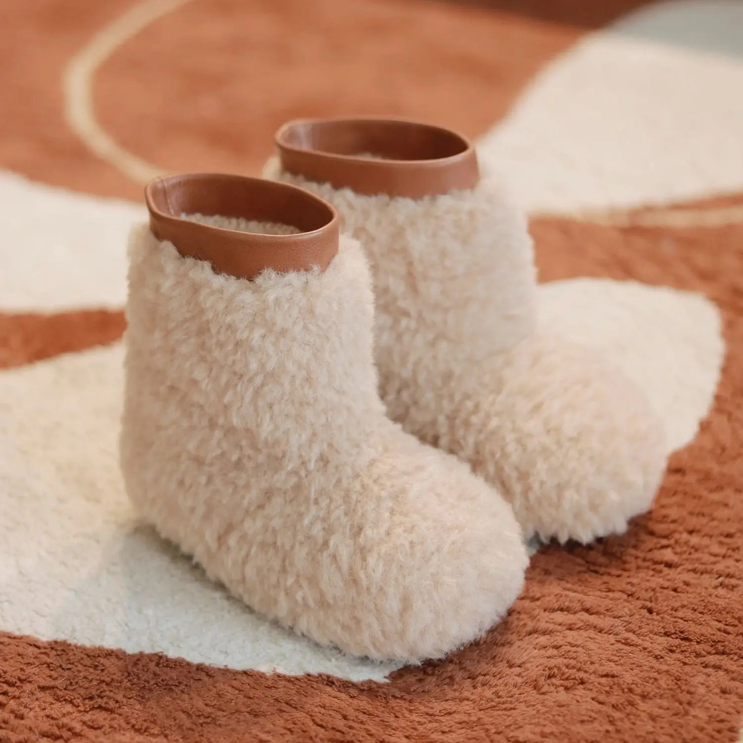 

Kids Plush Shoes Warm Soft Sole Girls Princess Boots Korean Style 2025 Winter New Children Short Boots with Warm Fur Versatile