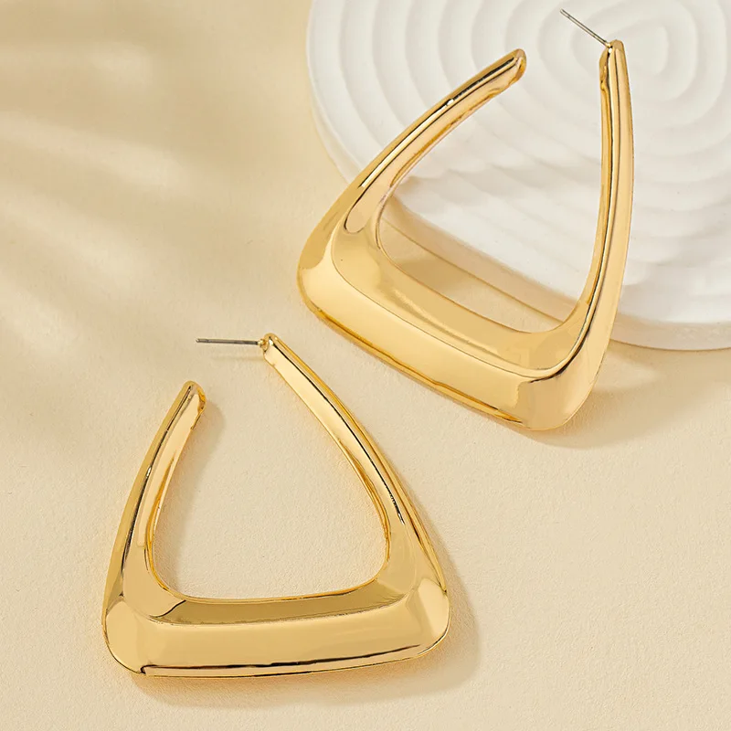 HUANZHI Gold Color Geometric Triangle Irregular Ear Studs Massive Earrings for Women Exaggerated Retro Simple Metal Jewelry Gift
