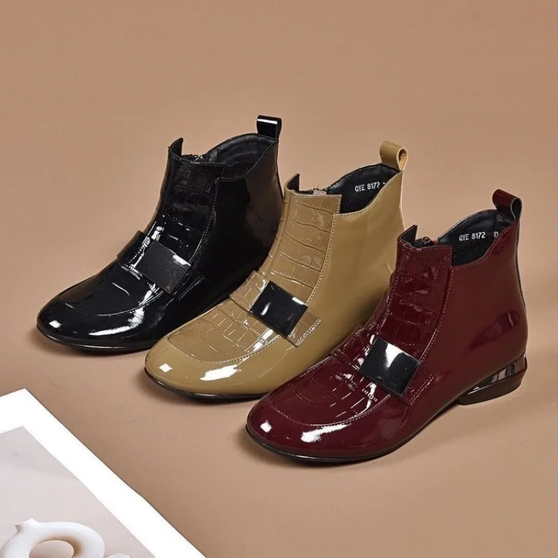 European and American Chelsea Short Boots 2024 Autumn New Flat Bottomed Wear Resistant Lacquer Solid Color Mid Leg Women\'s Boots