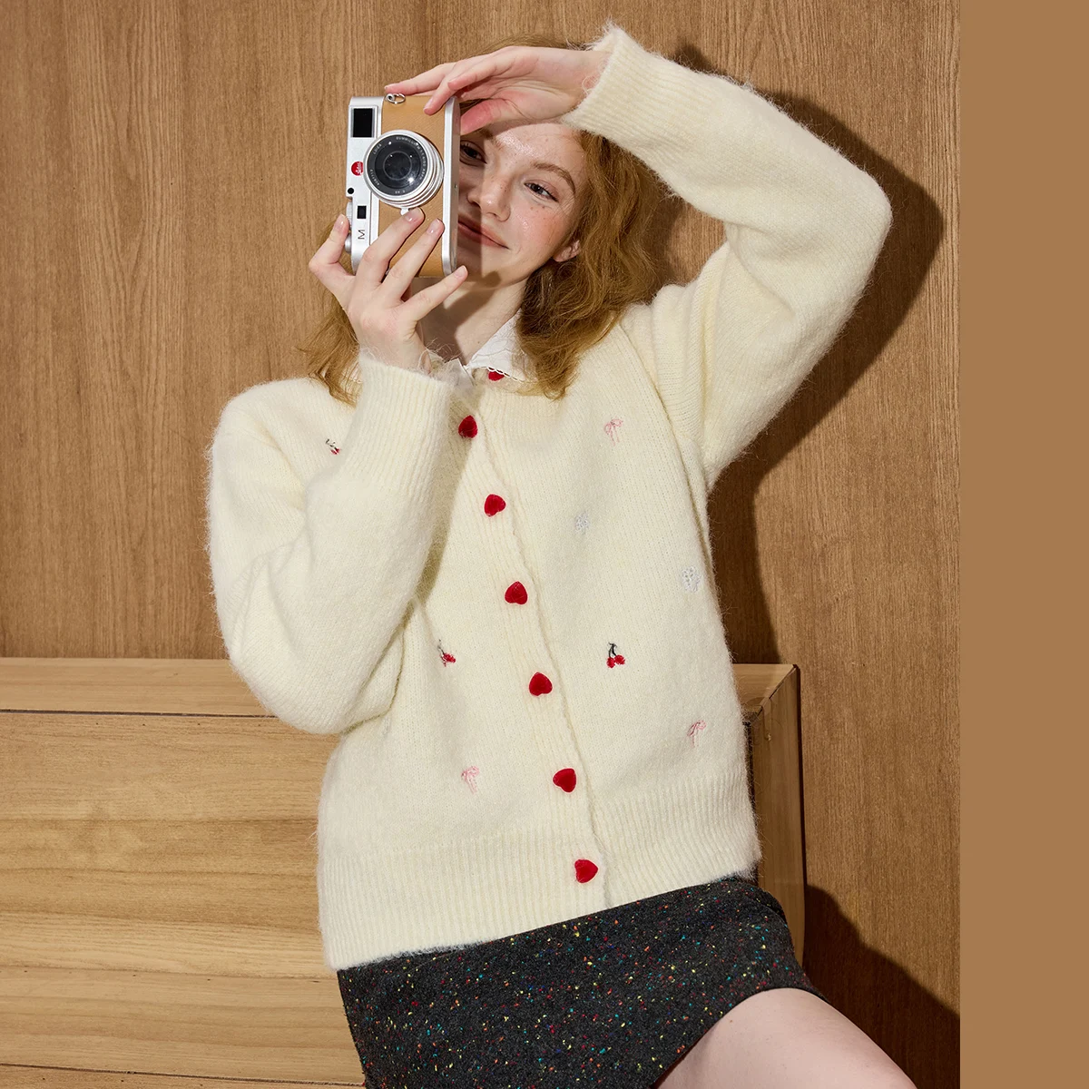 COOLHUT 2025 зимний женский кардиган на пуговицах с вышивкой в виде сердца, мягкий вязаный свитер с круглым вырезом, свободная посадка, одежда для дома, повседневная одежда Y2K Chic
