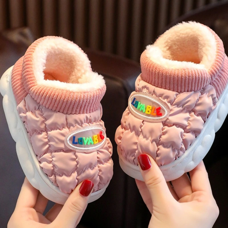 

Лидер продаж, детские зимние ботинки, полые туфли на плоской подошве, теплая обувь для девочек, модные толстые противоскользящие детские домашние уличные детские хлопковые тапочки