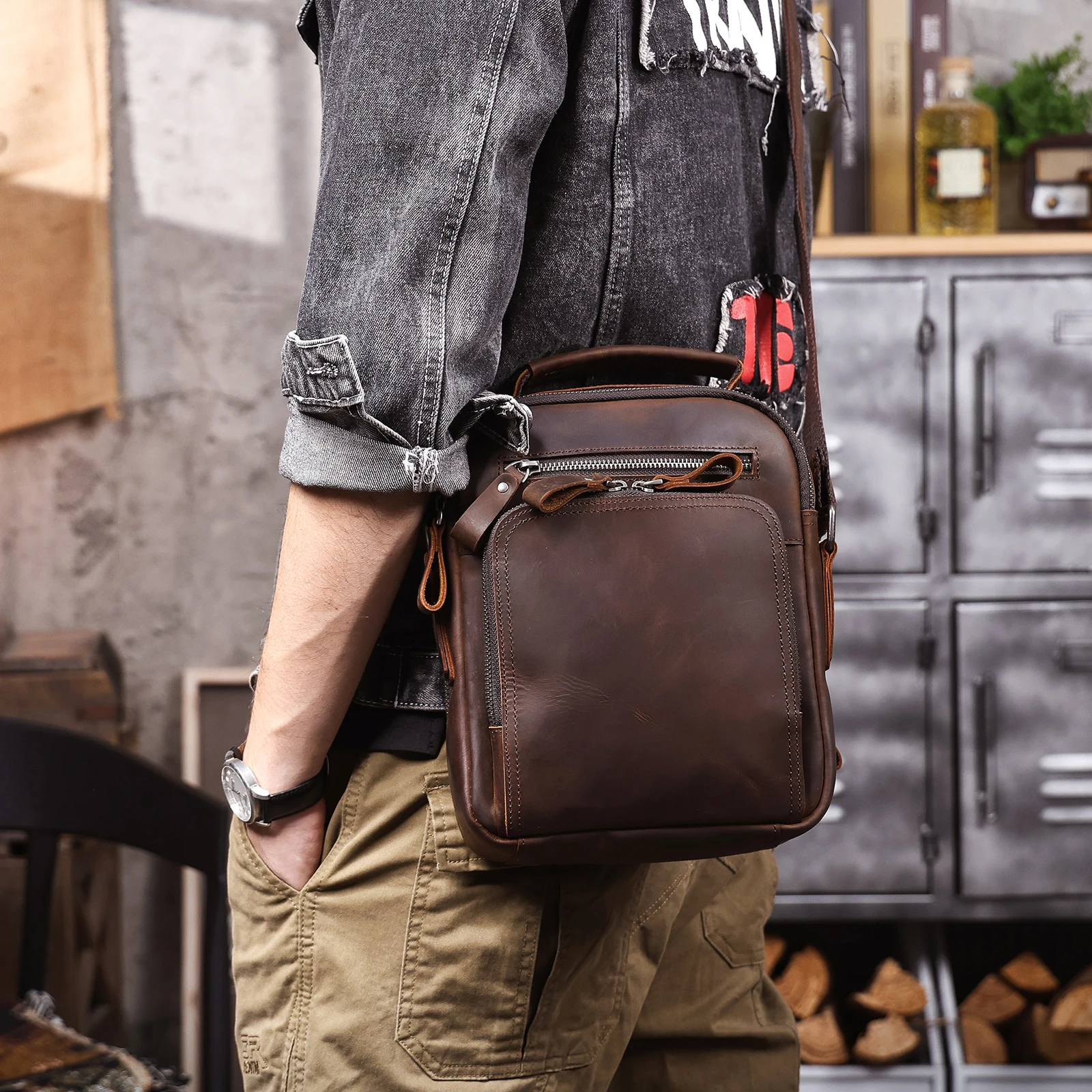 Vintage Leder-Umhängetasche für Herren, Lässige Crossbody-Tasche, Herren-Schultertasche aus Crazy-Horse-Leder, Handgefertigt – Detail 5