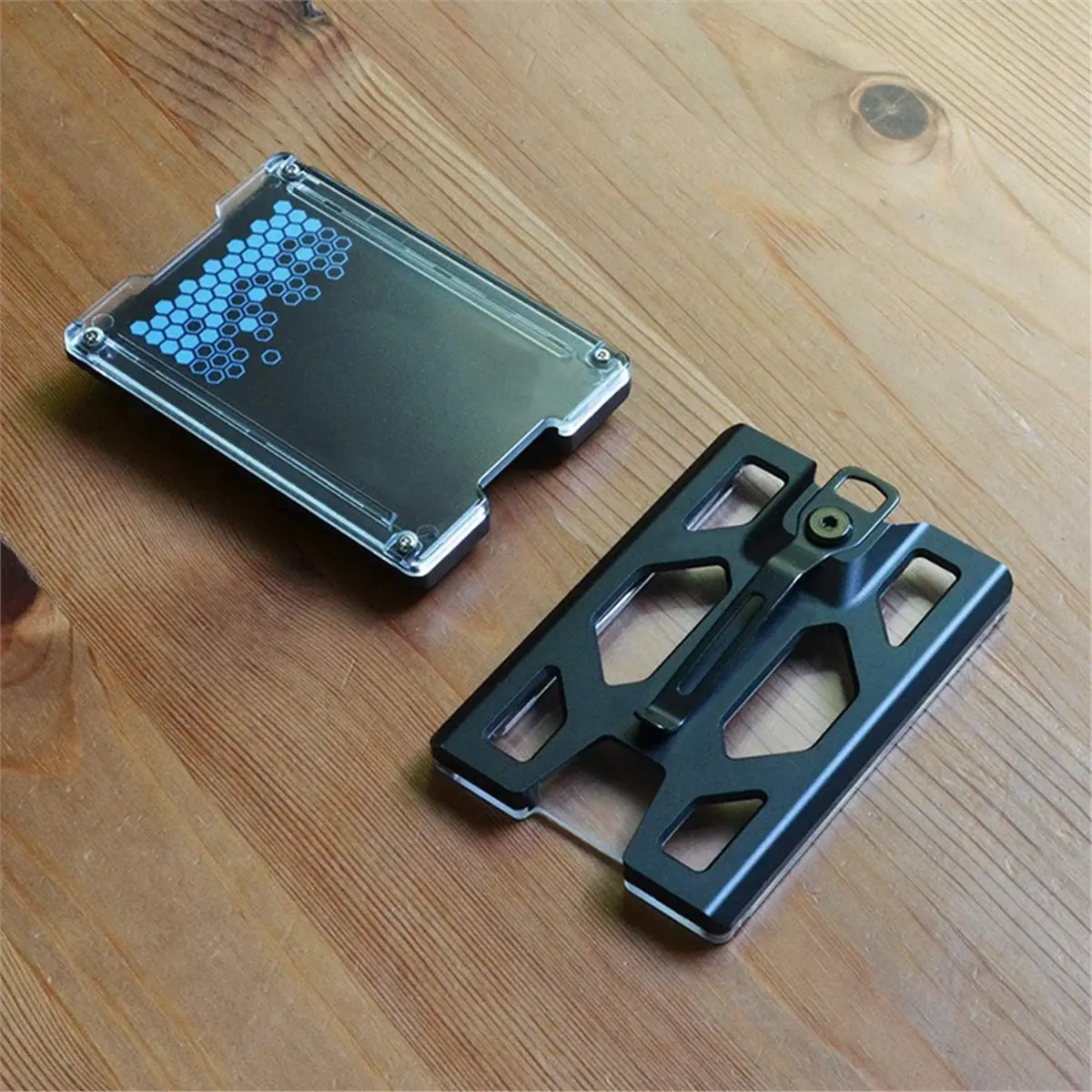 Clip Wallet, Hard Wearing Card Bag with Rope, Can Hold 1-4 Cards, Metal Not Easily Damaged,Portable and Space Saving