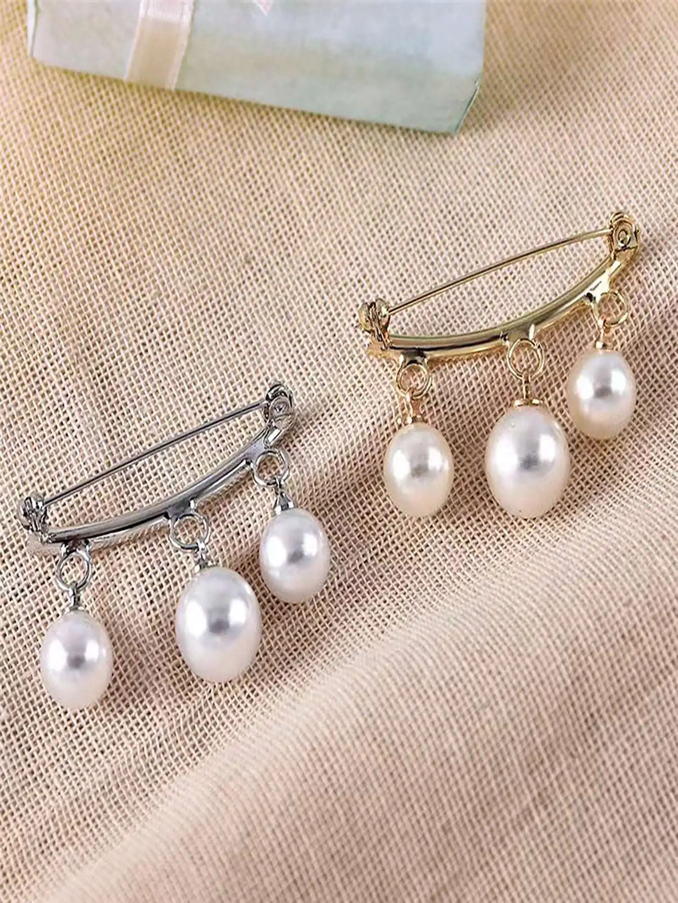 Elegant Pearl Brooch Pin for Women, Anti Exposure Lapel Clasp for Clothing Scarf Coat, Versatile Fashion Accessory for Daily Wear