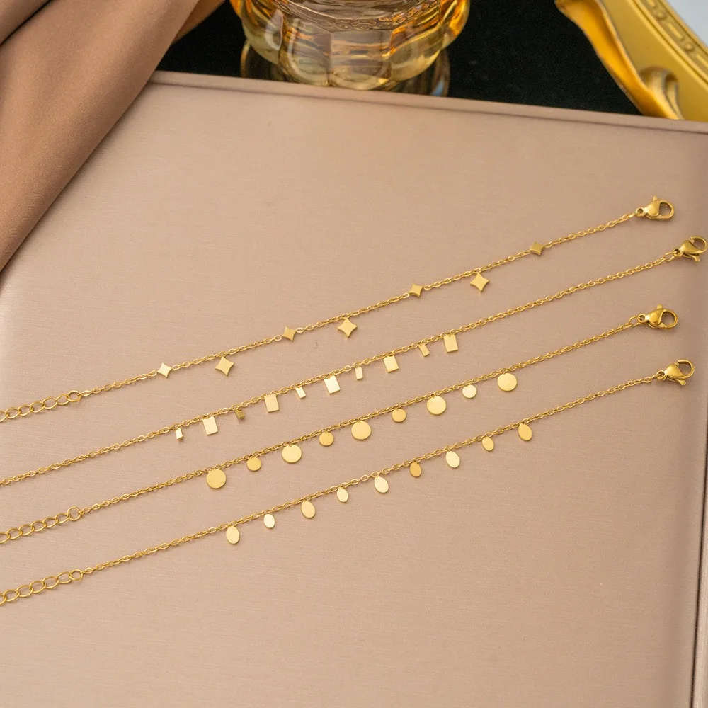 Image of Exquisites, schlichtes, goldfarbenes, nicht verblassendes Edelstahl-Armband mit mehreren rechteckigen Anhängern, verstellbar, für Damen, Modeschmuck