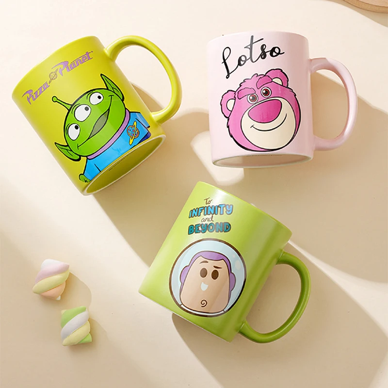 Niedliche Disney Erdbeer bär Keramik Tasse hohes Aussehen Niveau Tasse Getränke tasse erwachsene Kinder Allzweck Wasser Tasse nach Hause Kaffeetasse