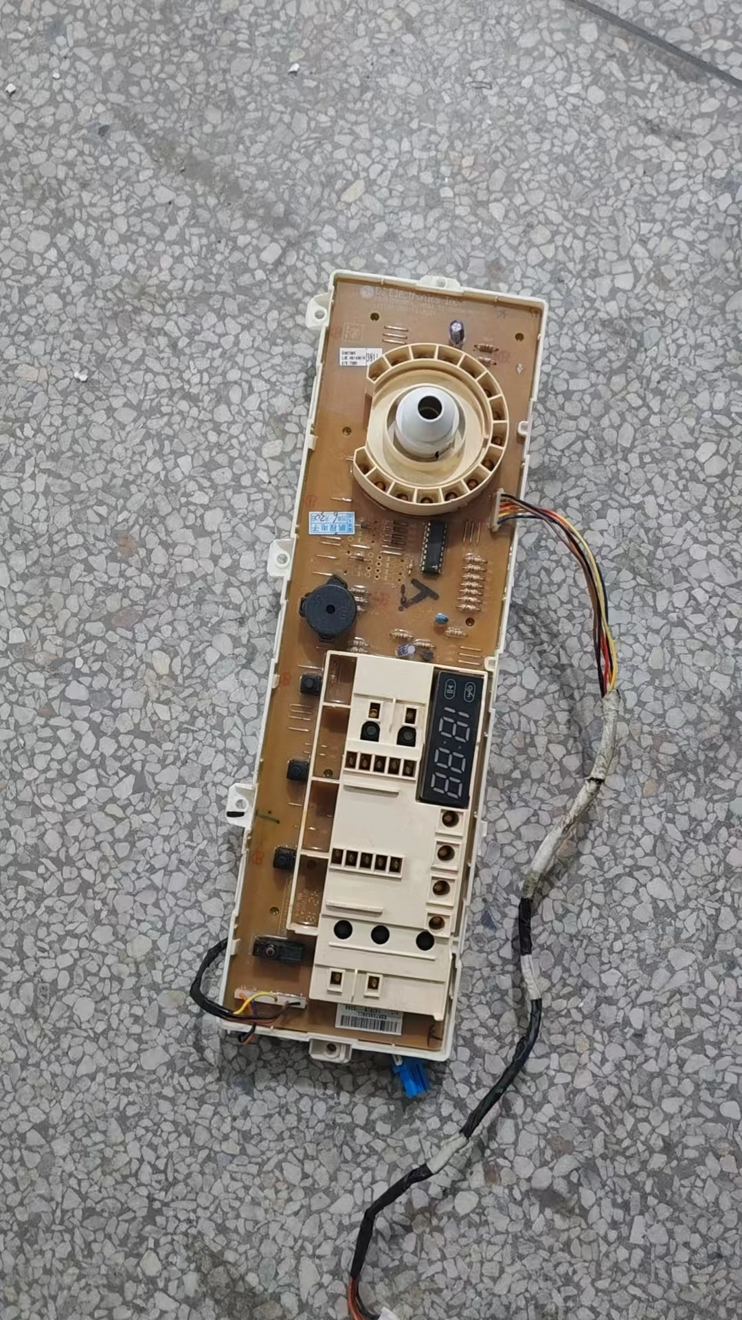 

используется для платы управления дисплеем стиральной машины LG