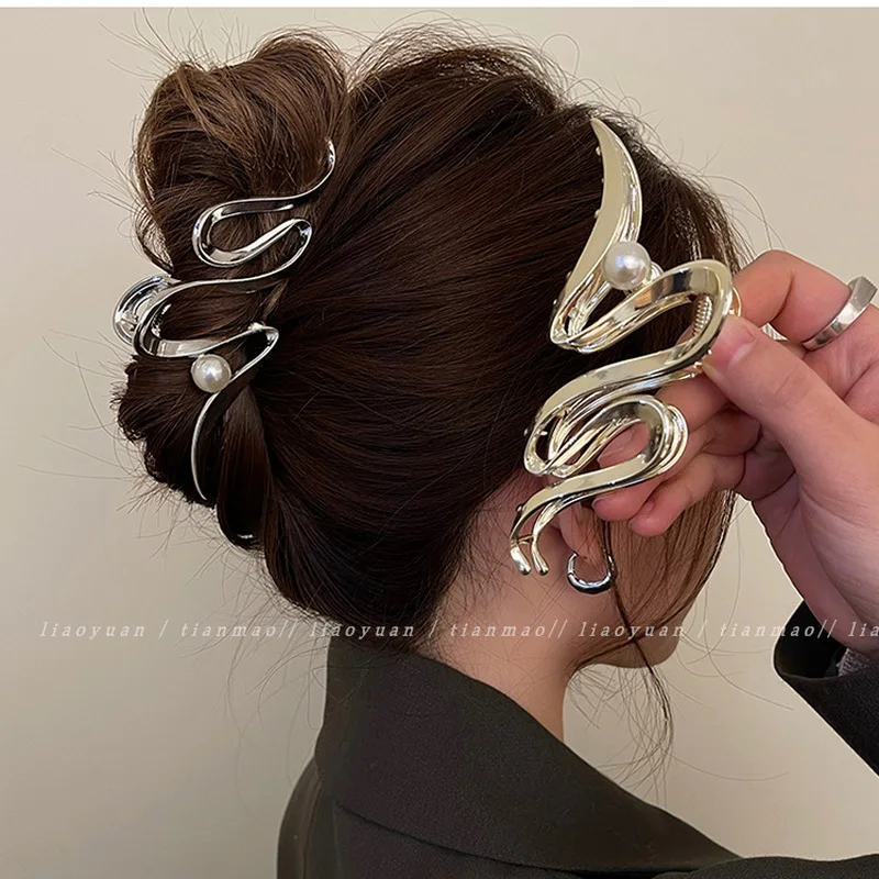 2023 New Punk Style Metal Hair Clip For Women Large Hair Claw Crab Pearl Hairpin Girls Vintage Silver Gold  Shark Clip Jewelry