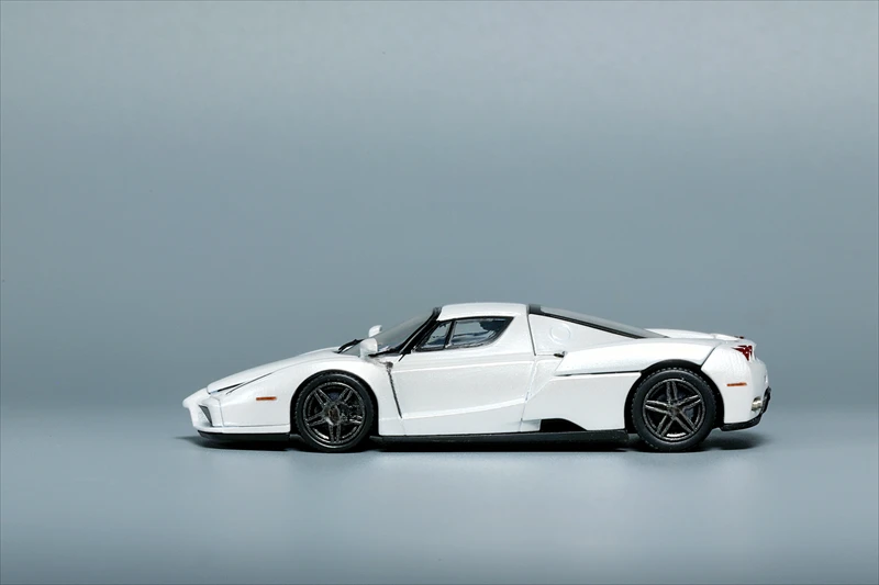 **Pre-order **Kingmodel 1:64 ENZO Metallic white Diecast Model Car