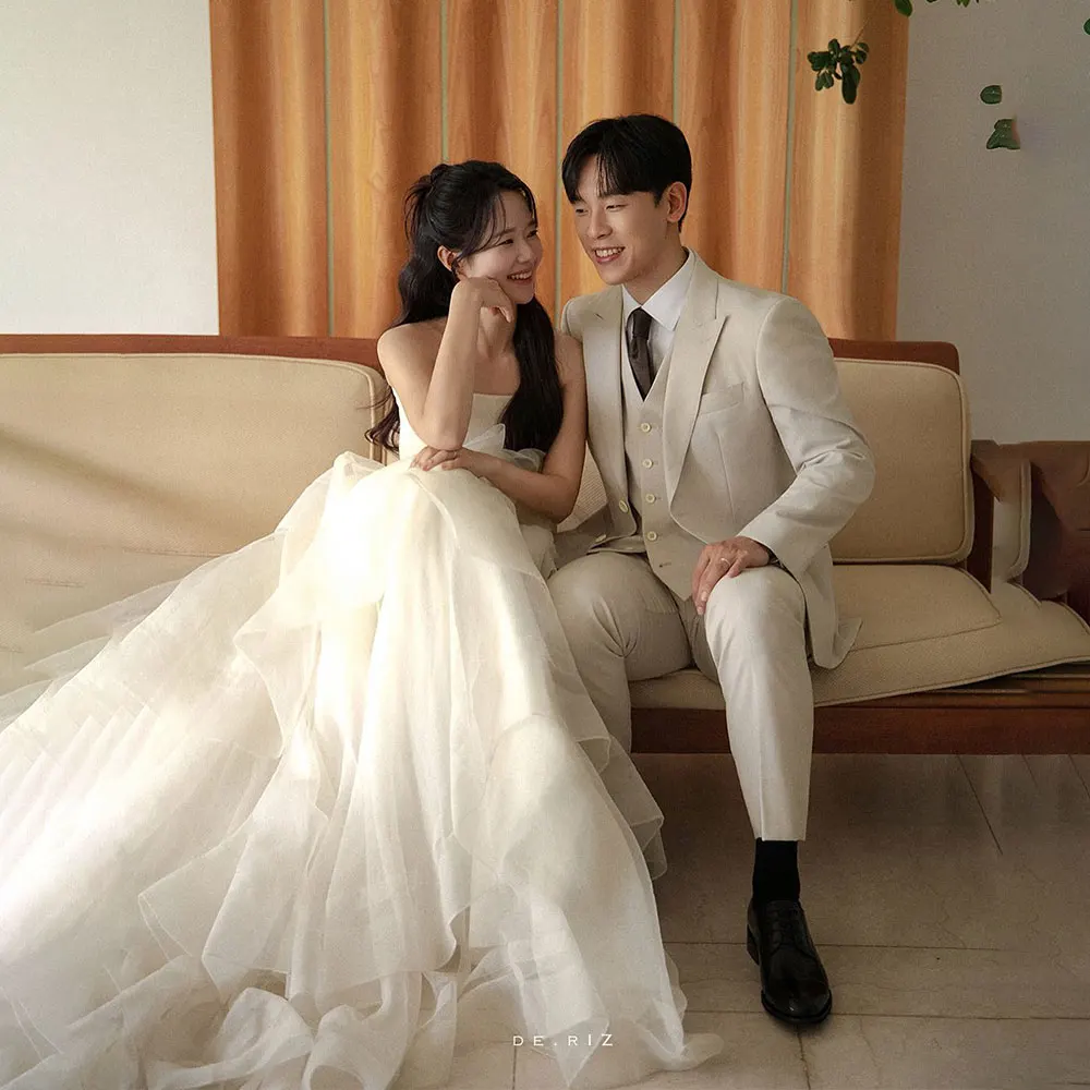 แฟนซีหรูหราที่ไม่มีสายหนังชุดแต่งงานเกาหลี A Line แขนกุดชุดเจ้าสาวความยาวพื้นคอร์เซ็ทชุดราตรีที่กำหนดเอง