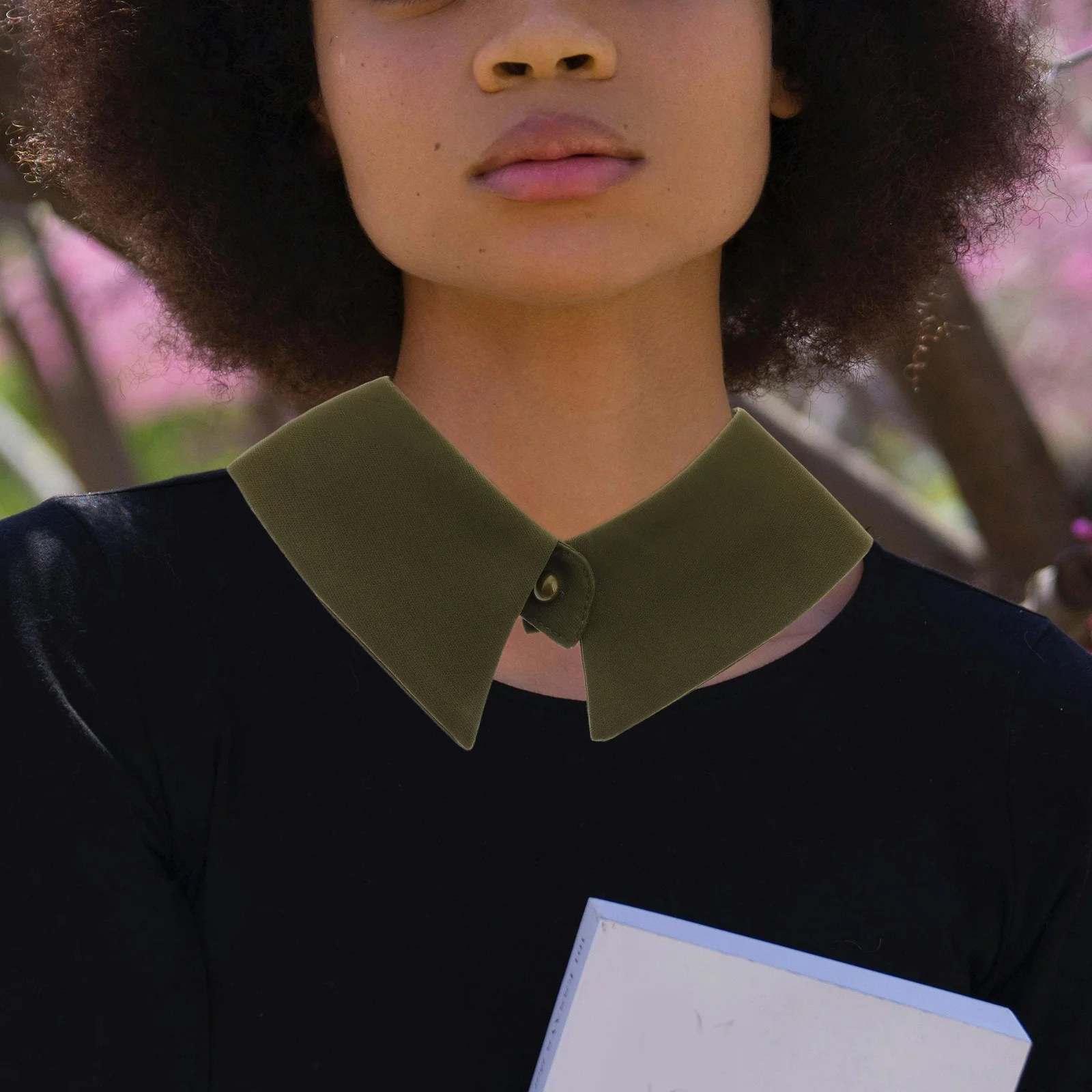 ปกเสื้อปลอมสีเขียวทหารสำหรับผู้หญิง ปกเสื้อแบบถอดได้ทันสมัย ระบายอากาศได้ดี ดีไซน์แฟชั่น