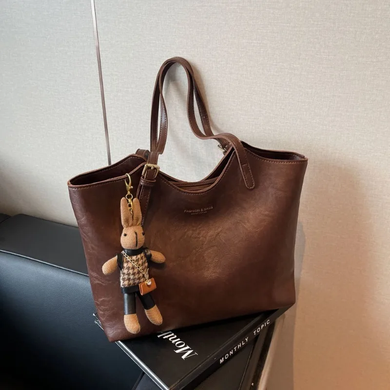 

2025 Новая модная сумка-тоут в стиле ретро — высококачественная сумка на плечо большой вместимости в стиле поездок на работу с дизайнерской ручкой для женщин