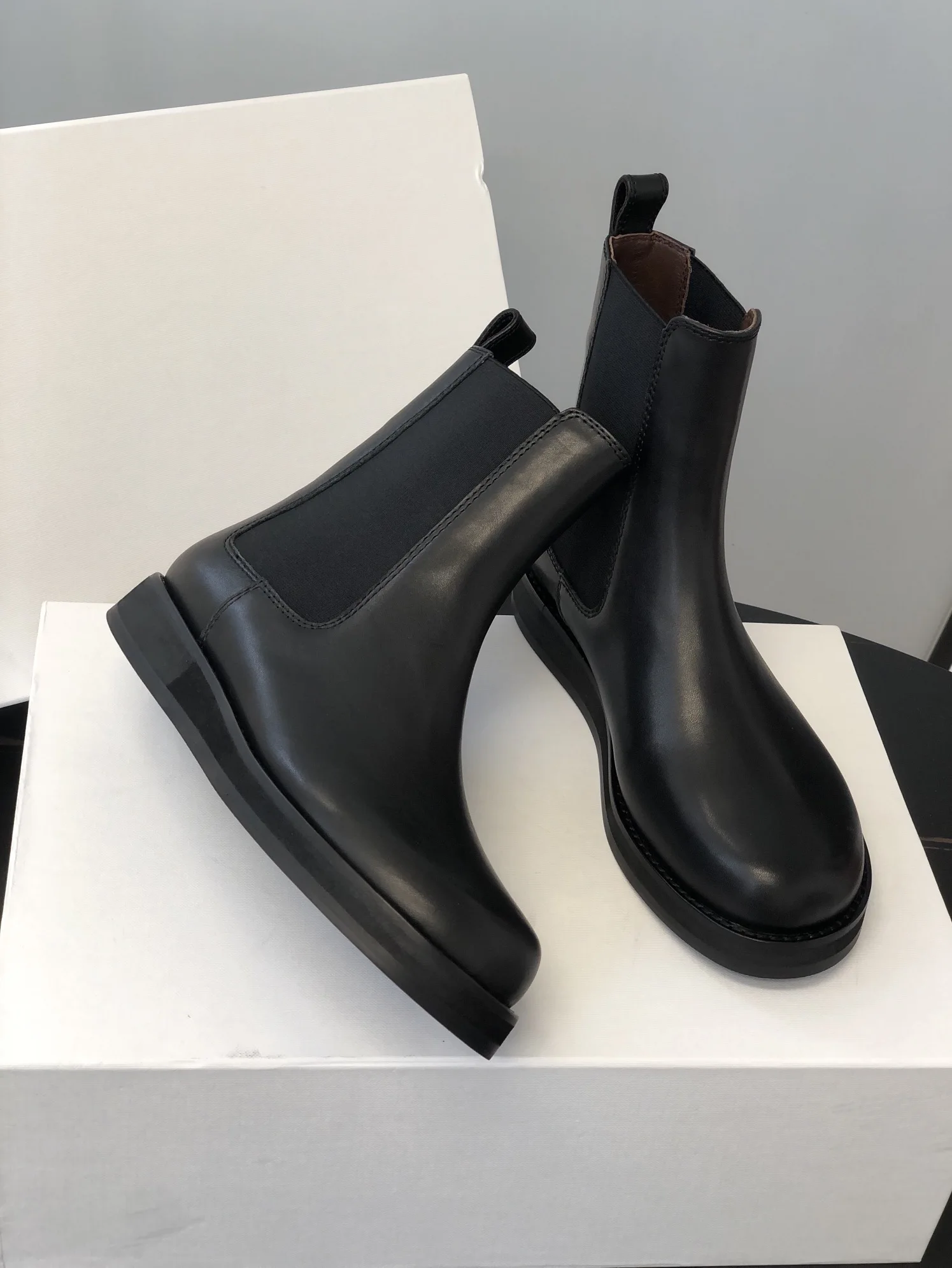 2022 autunno scarpe da donna stivali Chelsea neri classici in pelle di vitello