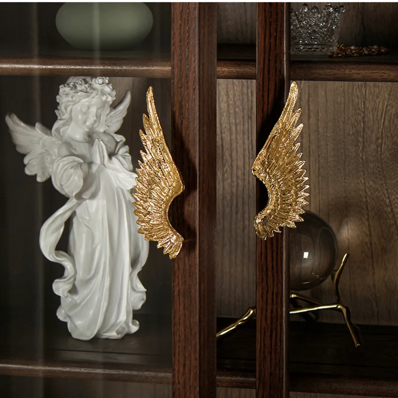 مقابض أبواب نحاسية أحادية الفتحة في الشمال ، وسحّابات الجناح ، وديكور خزانة الملابس الذهبية ، ومقابض أدراج أنيقة ، فريدة وفريدة من نوعها