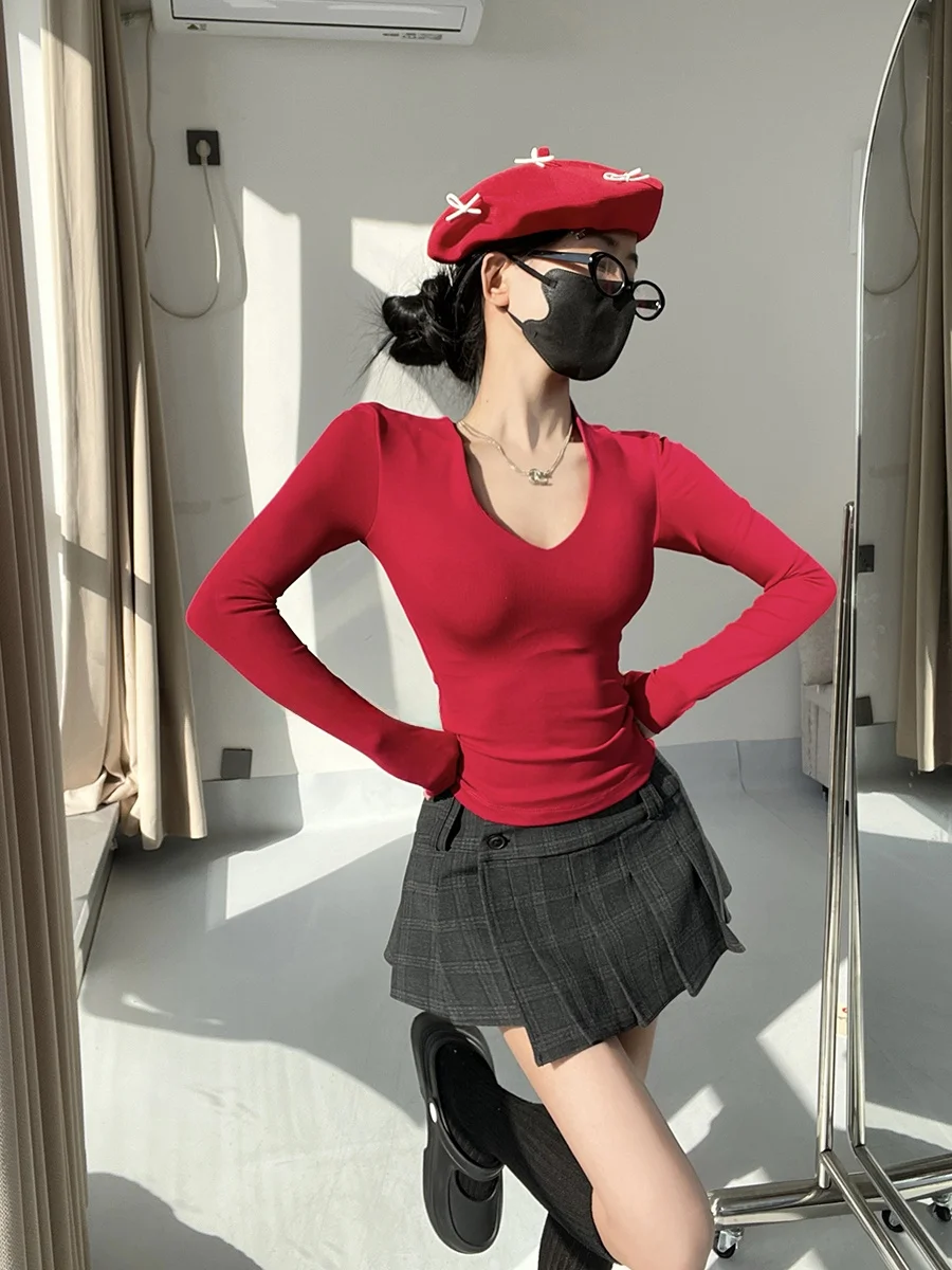 MianCun Red V-Neck Long Sleeve T-Shirt Women's Slim Fit Base Layer Top with Chest Pad for Year-End Celebration Underwear
