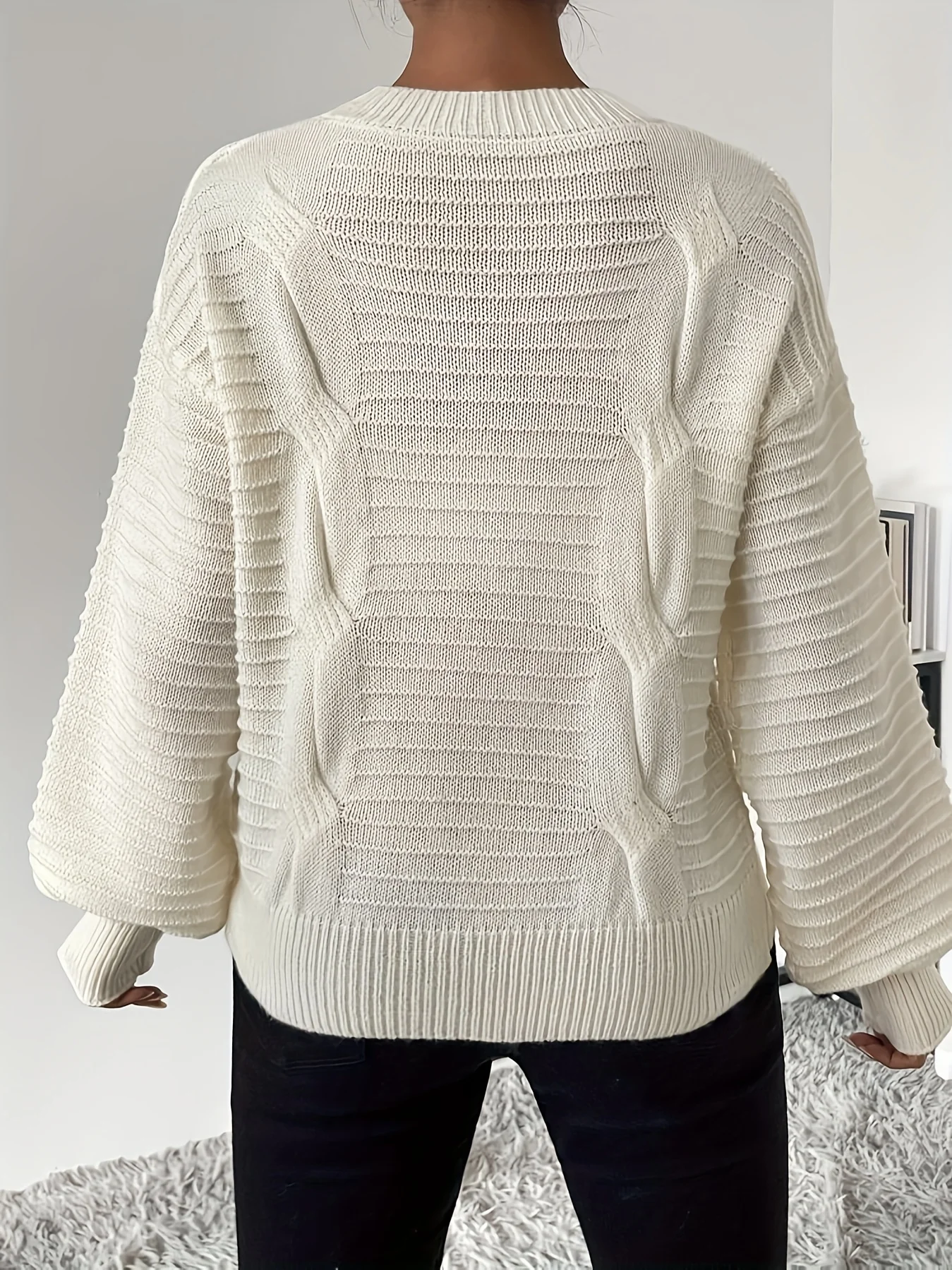 Fall/Winter 2024 Fall/Winter Versatile Round Neck, Casual Style, Loose and Thin, Slim Heart Pattern, Design Sense Niche Knitwear