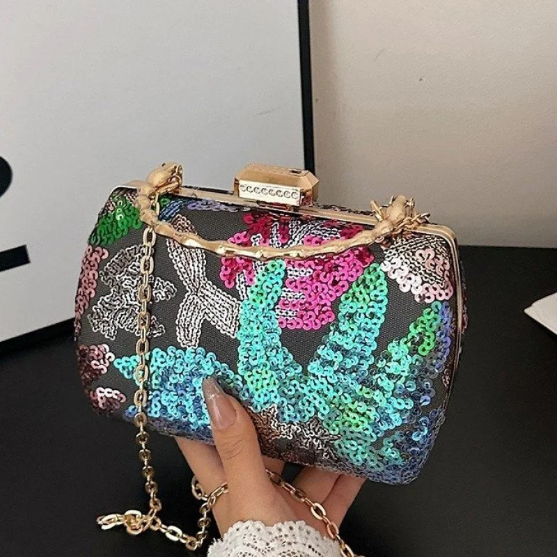 

Luxury Ladies Crossbody-Bag Made Of Fine Leather Boasting High-End Quality And Paris Vintage Tidy Style​