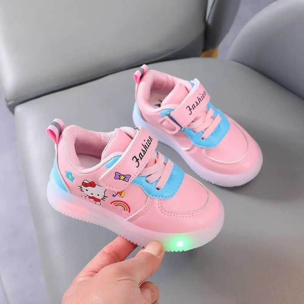 Kawaii Girls Hello Kitty Led Light Shoes Dziecięce trampki Maluch Wiosna Jesień Antypoślizgowe buty do chodzenia Dziewczęce buty outdoorowe