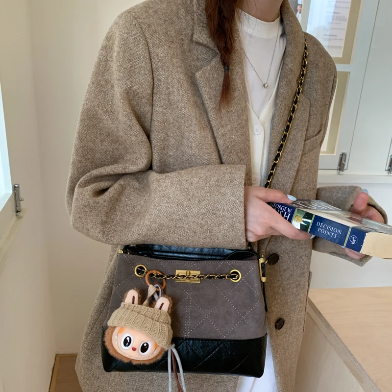 

Vintage Designer Crossbody Bag for Women Luxury Leather Tote Minimalist Elegant Handbag Chic Stylish Casual Letter Logo