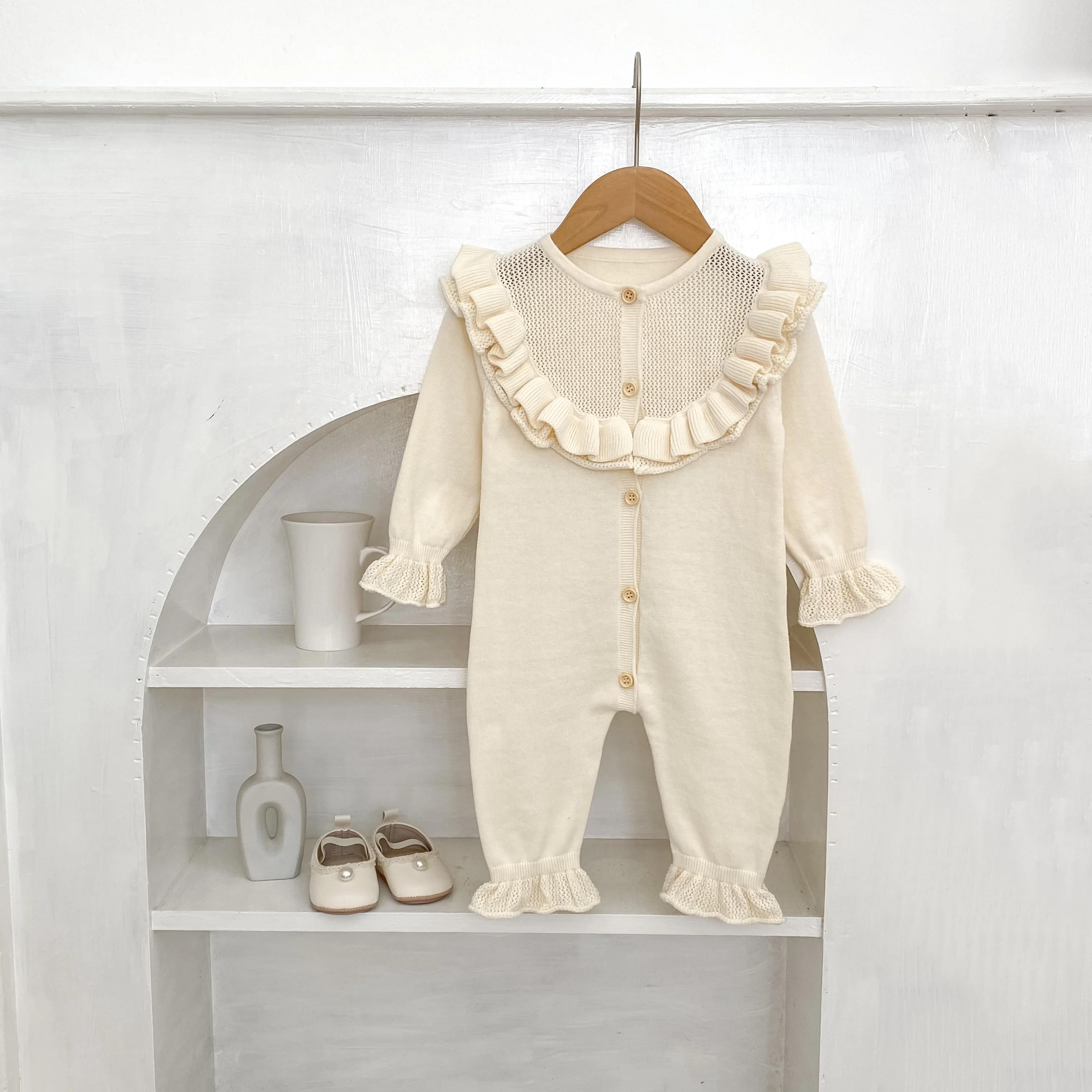 

Autumn new 0-3 year old baby clothing, fashionable baby girl round neck lotus leaf side length sleeve palace style jumpsuit