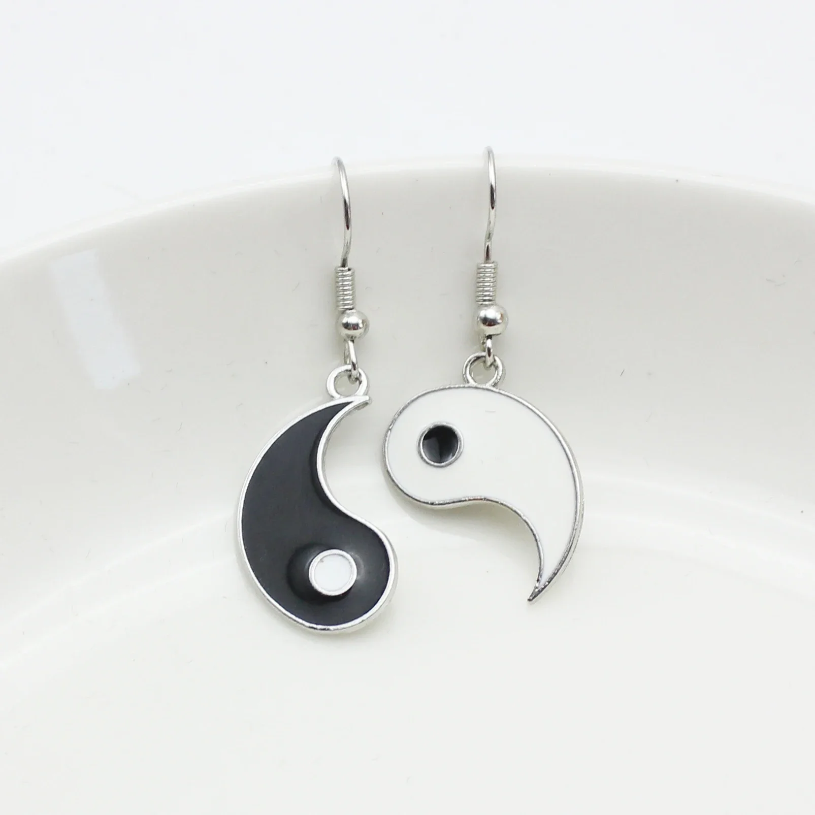 Asymmetric Tai Chi Yin Yang Bagua Black White Color Round Drop Earring for Women Creative Girl Jewelry Lover Good Friend Gift