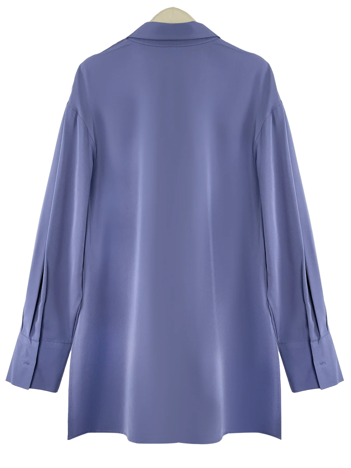 Camisa con botones de manga larga y cuello con dobladillo dividido, elegante y versátil