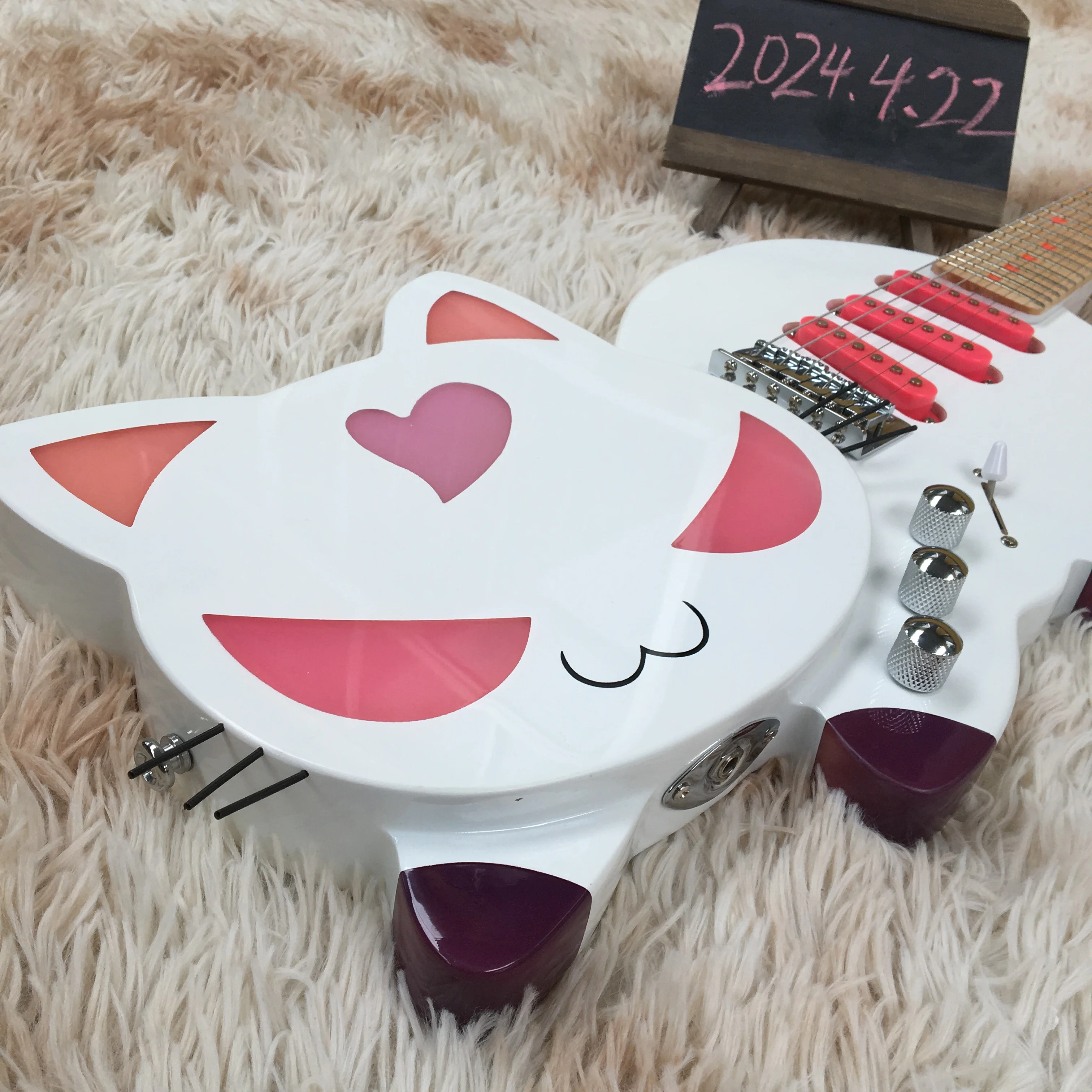 Free shipping Custom 6-String Electric Guitar maple Fingerboard  In Stock chrome hardware guitarra cat white guitars