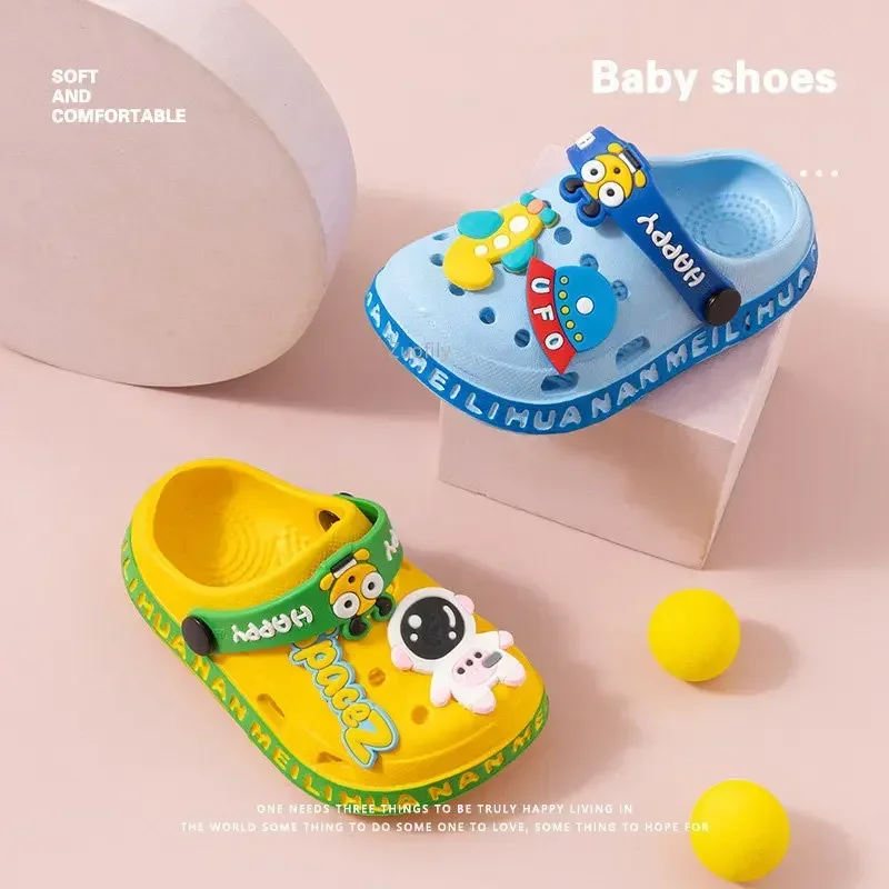 Nuovi bambini Bambini Neonati maschi Ciabatte Zoccoli Estate Suola morbida Pantofole da spiaggia da giardino Sandali Scarpe da bambino con foro per