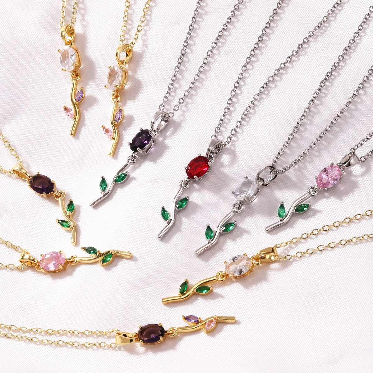 Luxuriöse Edelstahl-Tulpen-Anhänger-Halskette für Damen Elegante Goldfarben-Kette Blumen-Halskette Glücksbringer-Schmuck Geschenk