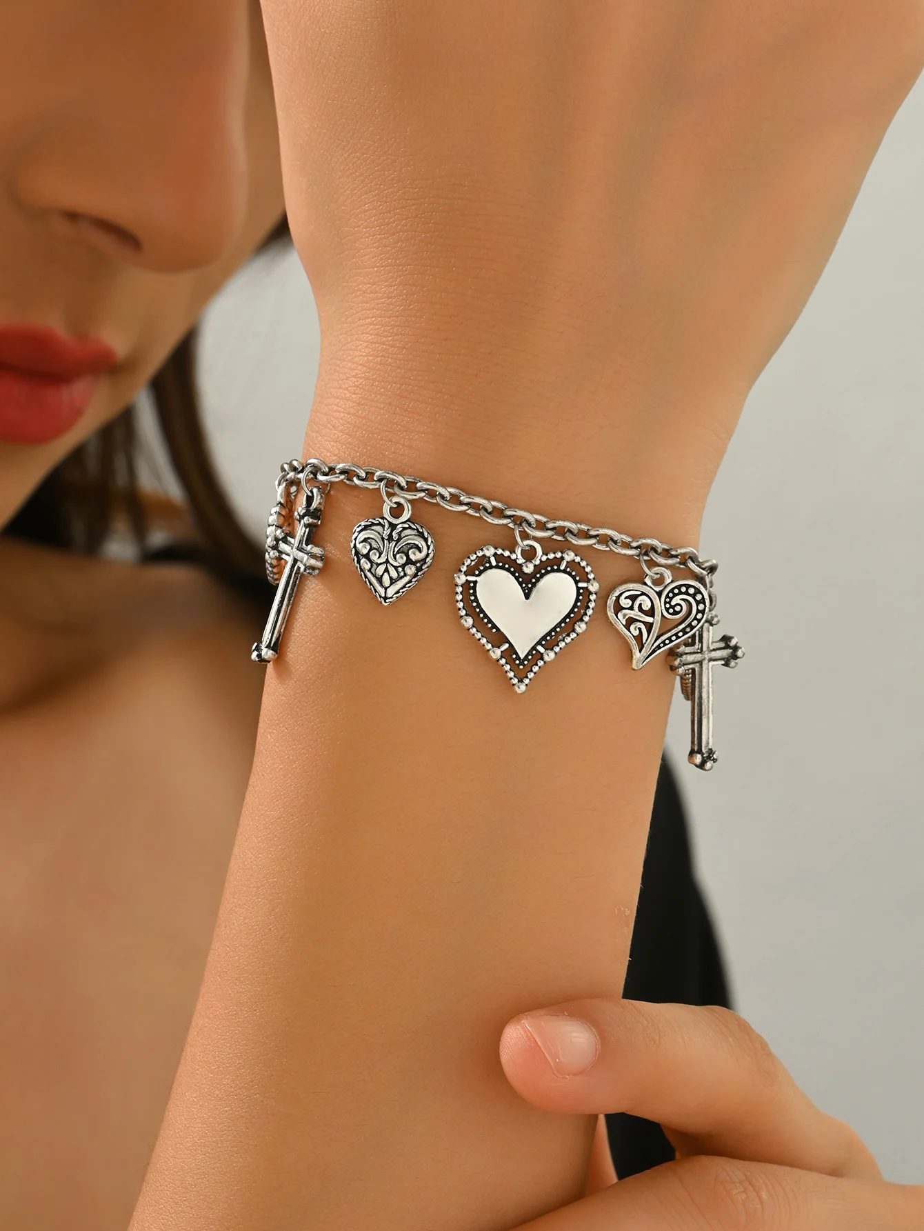 1 Piece of Vintage Silver Heart-Shaped and Cross Pendant Bracelet, Punk Y2K Jewelry Suitable for Daily Wear and Friendship Gifts, Matching Couple's Graduation Season Gift