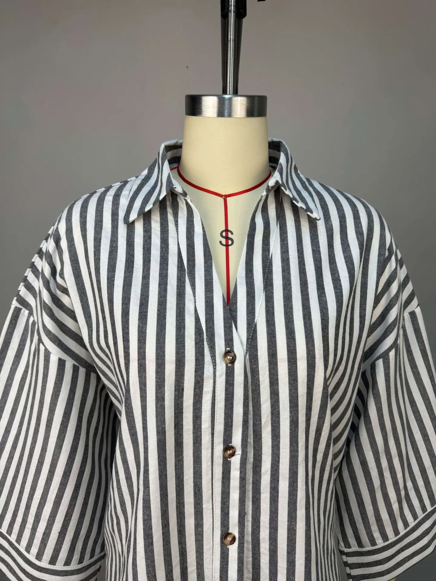 Atasan Wanita Blus Kemeja Kerah Lipat Lengan Panjang Atasan Bergaris Y2k Streetwear Elegan Kemeja Kombinasi Kasual Longgar Kerja Musim Gugur