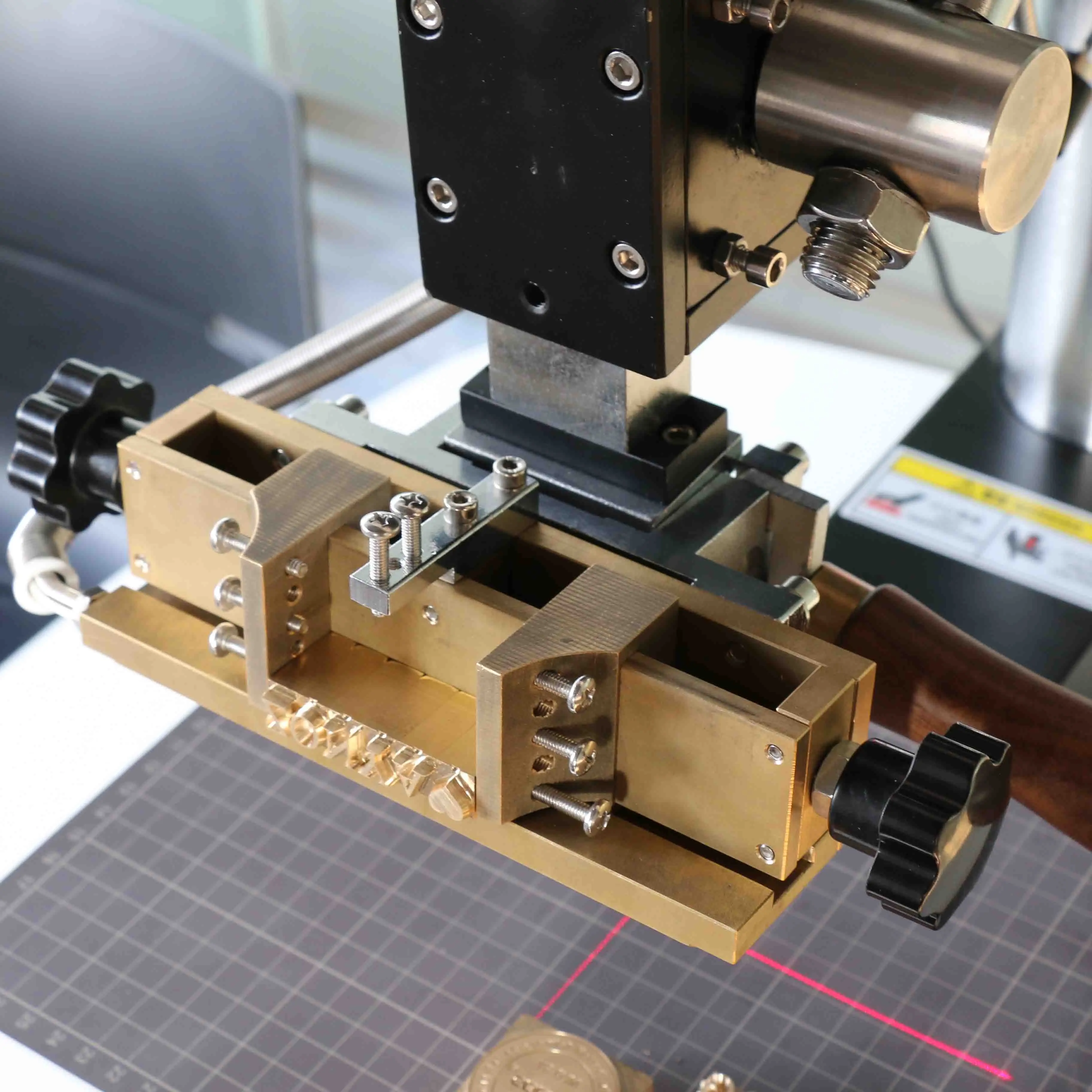 New Embossing Manual Leather Paper Wood Machine Heat Press Machine Letters Hot Foil Stamping Machine