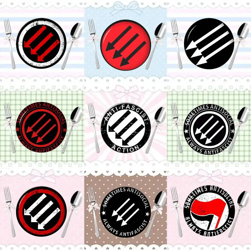 Anime-Broschen Niedliche Cartoon-Anstecknadeln für Jacken und Jeans Geschenk-Accessoire Antifa Anti-Faschistisches Anti-Logo