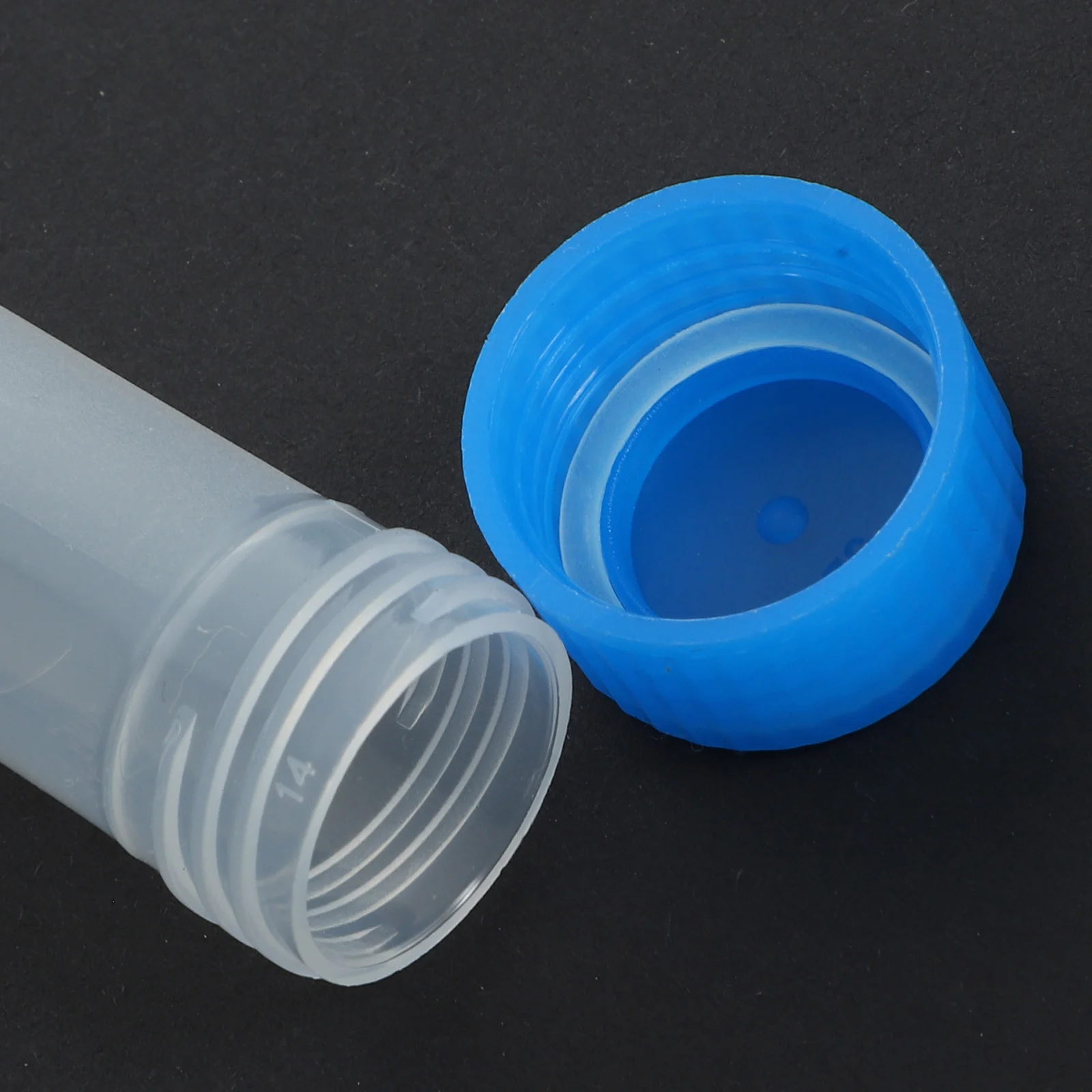 

40pcs Cryovial Freezing Plastic Test Tubes Leakproof Moisture Proof Cold Storage Tubes Laboratory Use Sturdy Transparent With