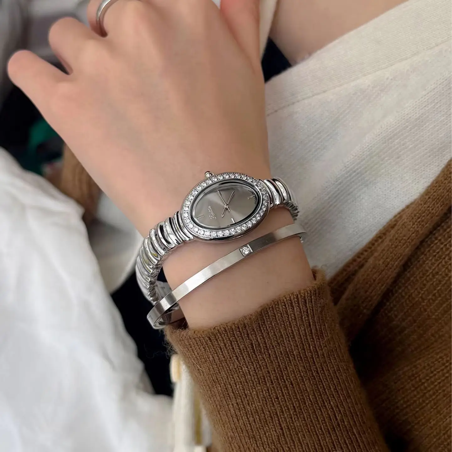 

Women's Watch Original Luxury Brands Premium Silver Grey Diamond Set Elliptical Snake Bone Strap Personalized Ladies Watch Gift