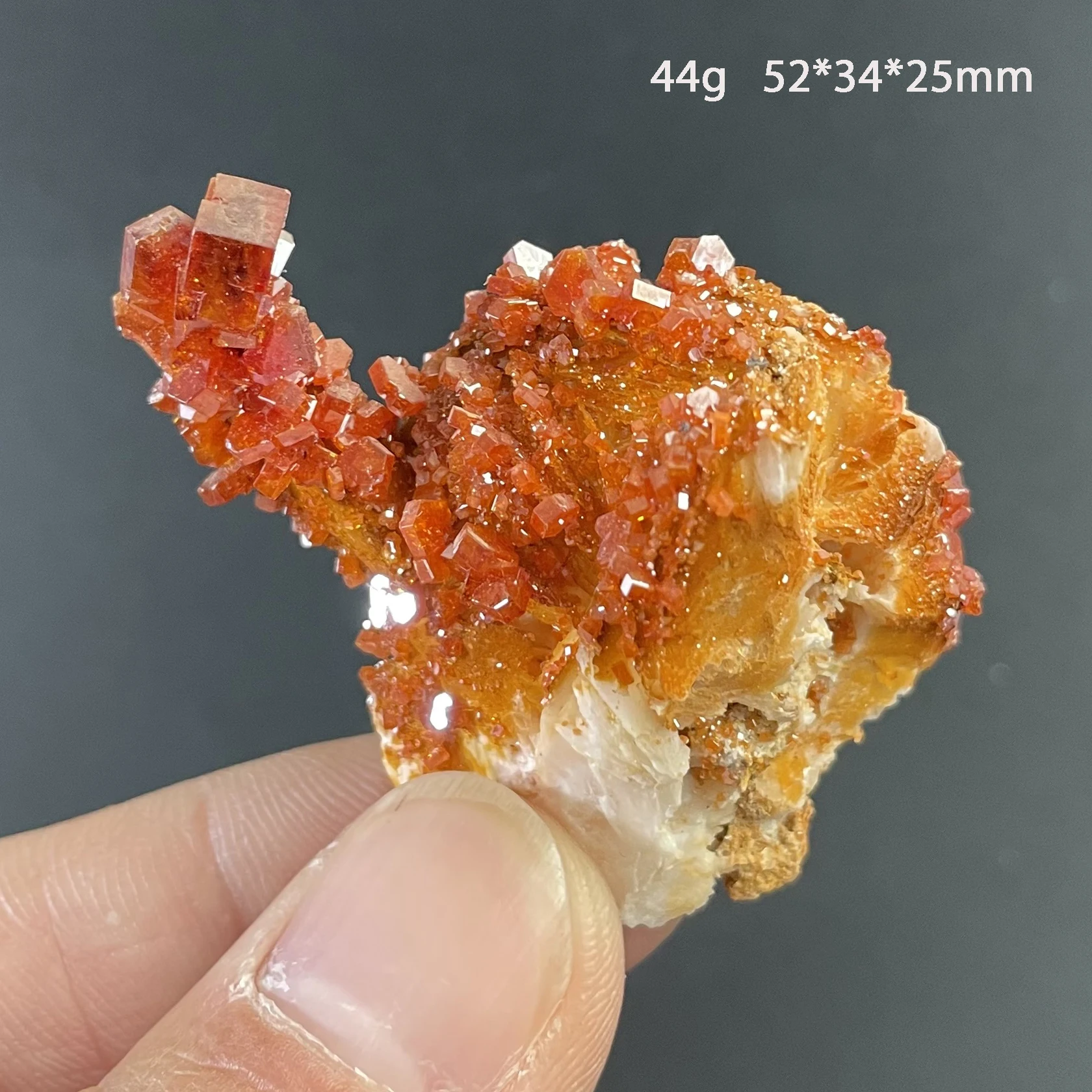 천연석 Vanadinite 크리스탈 광물 표본 석영 클러스터 원시 바위 장식 거친 광택 치유
