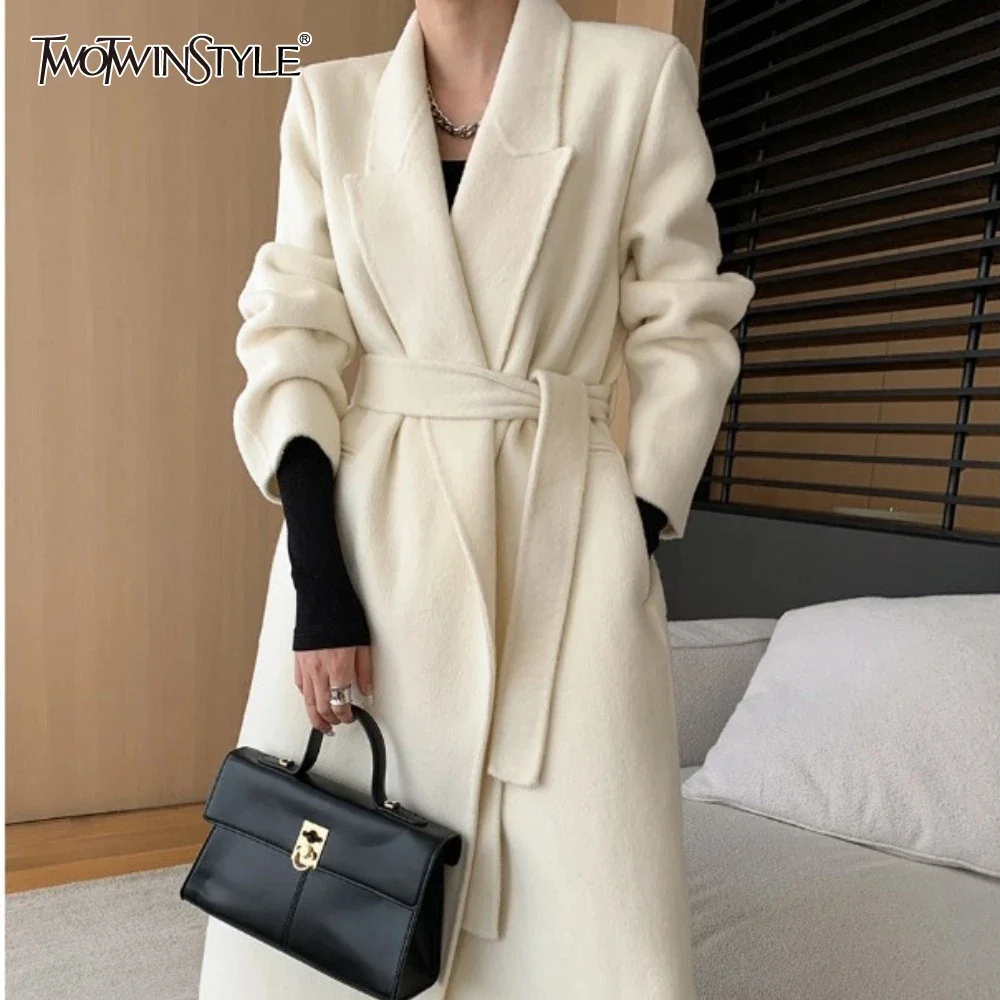 

TWOTWINSTYLE Solid Spliced Belt Loose Jackets for Woemn Lapel Long Sleeve Temperament Coats Female Fashion Style New