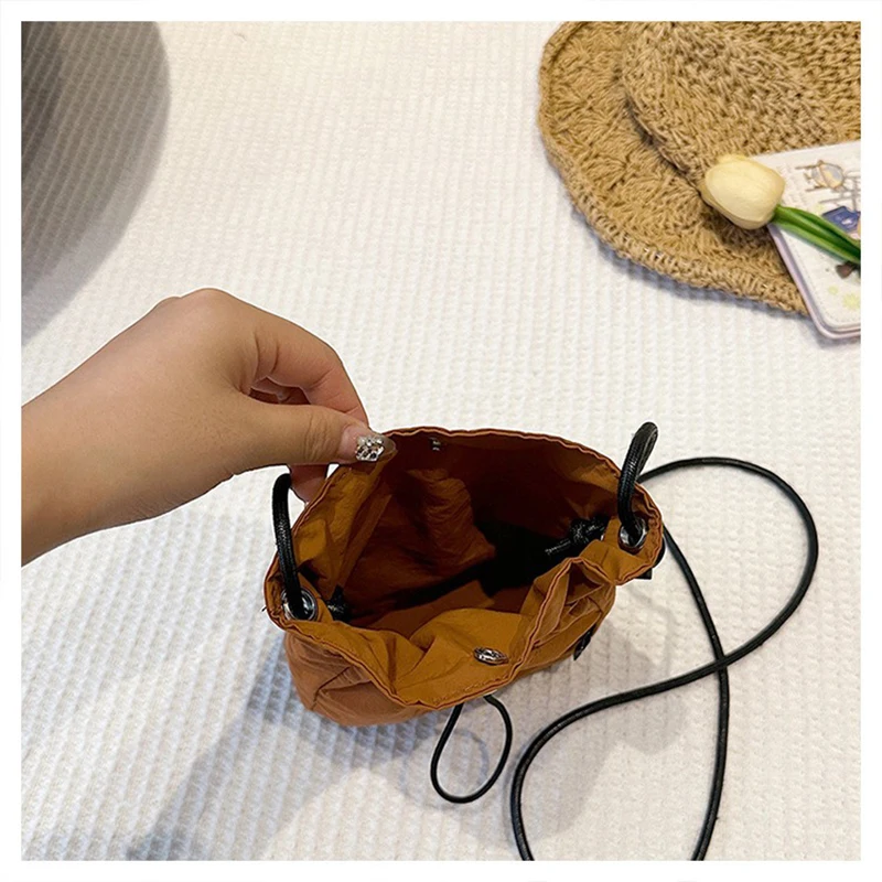 

Crossbody Purse Waterproof Square Shoulder Bag Nylon Crossbody Bag Lightweight Messenger Bag For Commuting Walking Vacation