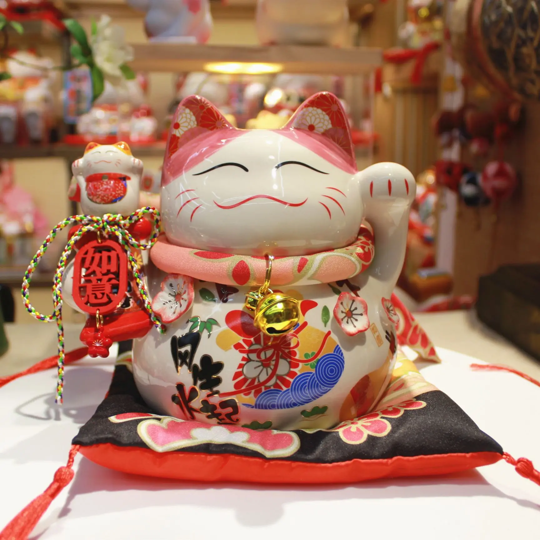 

7 Inch Cherry Blossom Lucky Cat Piggy Bank Home Store Living Room Decoration Ceramic Lucky Cat Home Decoration Crafts