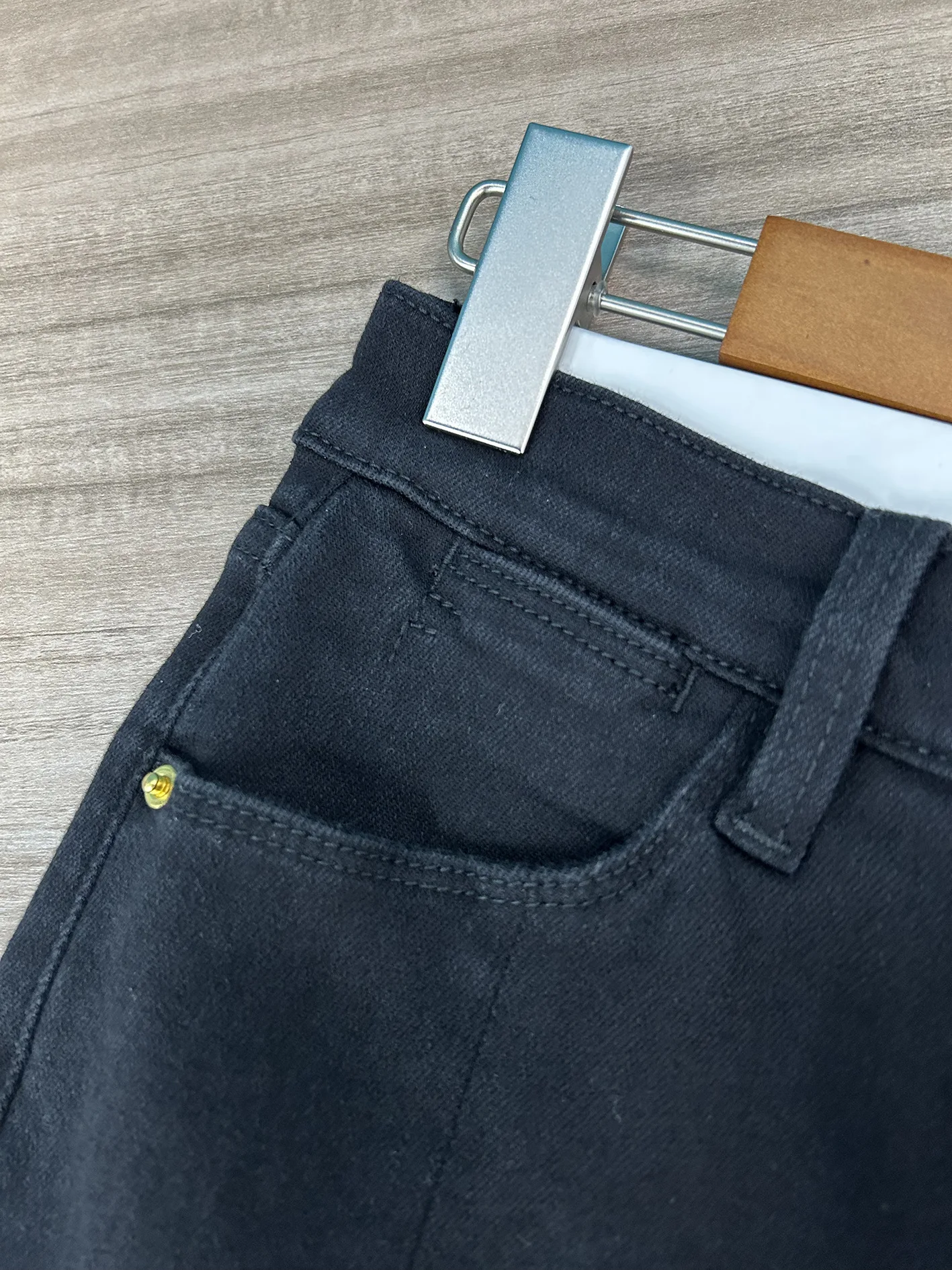 Maxdutti 미니멀리스트 여성 청바지 데님 바지 여성 의류 우아한 통근 중반 허리 신축성 있는 프론트 슬릿 크롭 청바지 여성용