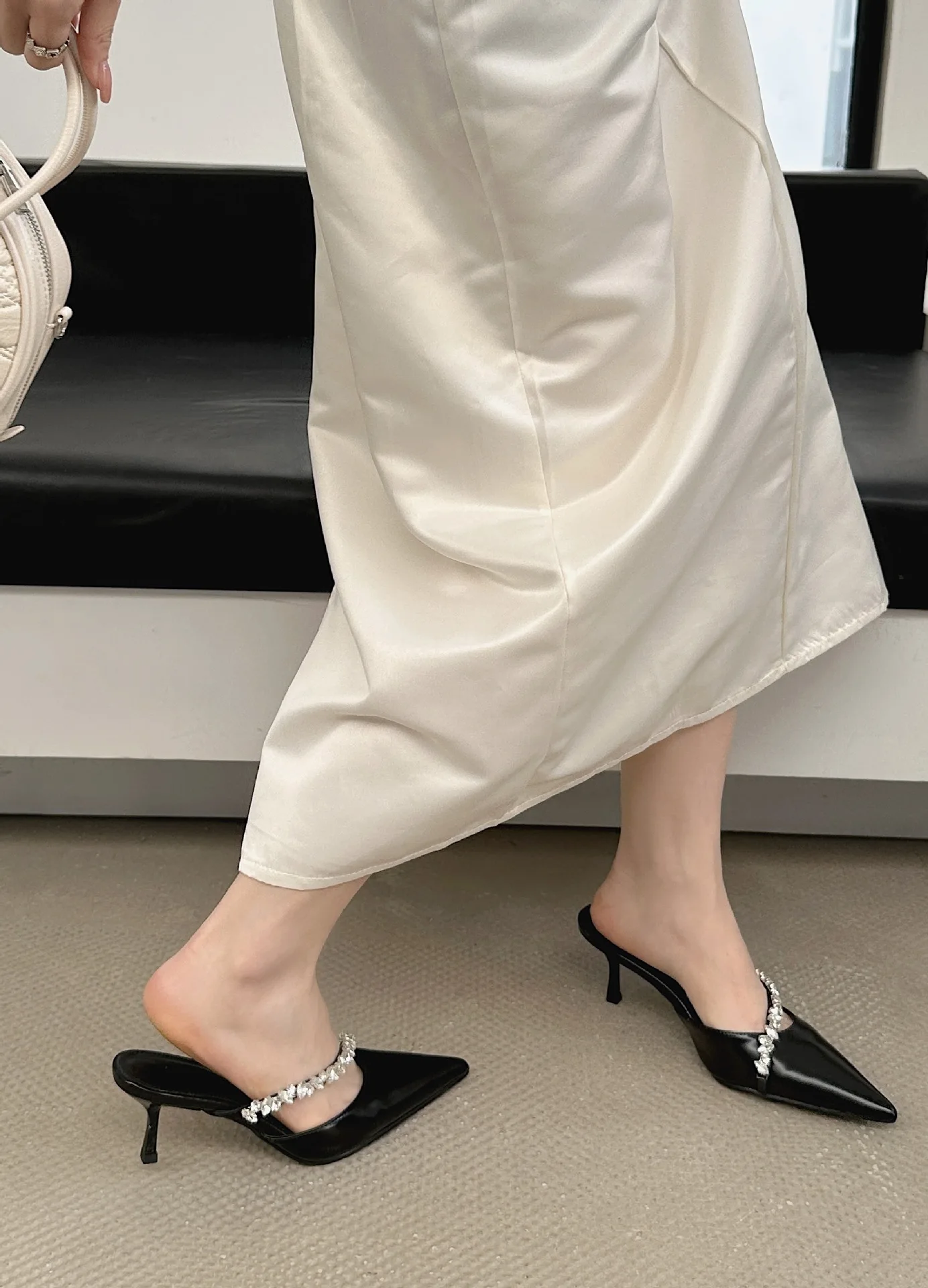 Sepatu Low Rome PU Fabric Hoof Heels Sepatu Rendah Rome PU Hoof Heels