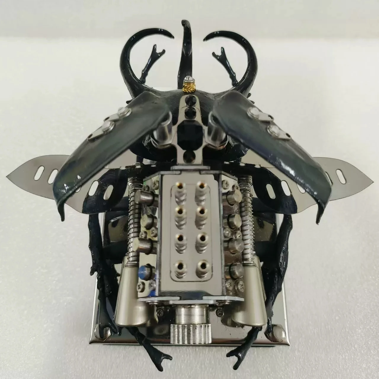 Mechanical species beetle V8 doomsday sense mechanical toy bionic model computer ornaments toy gifts for friends