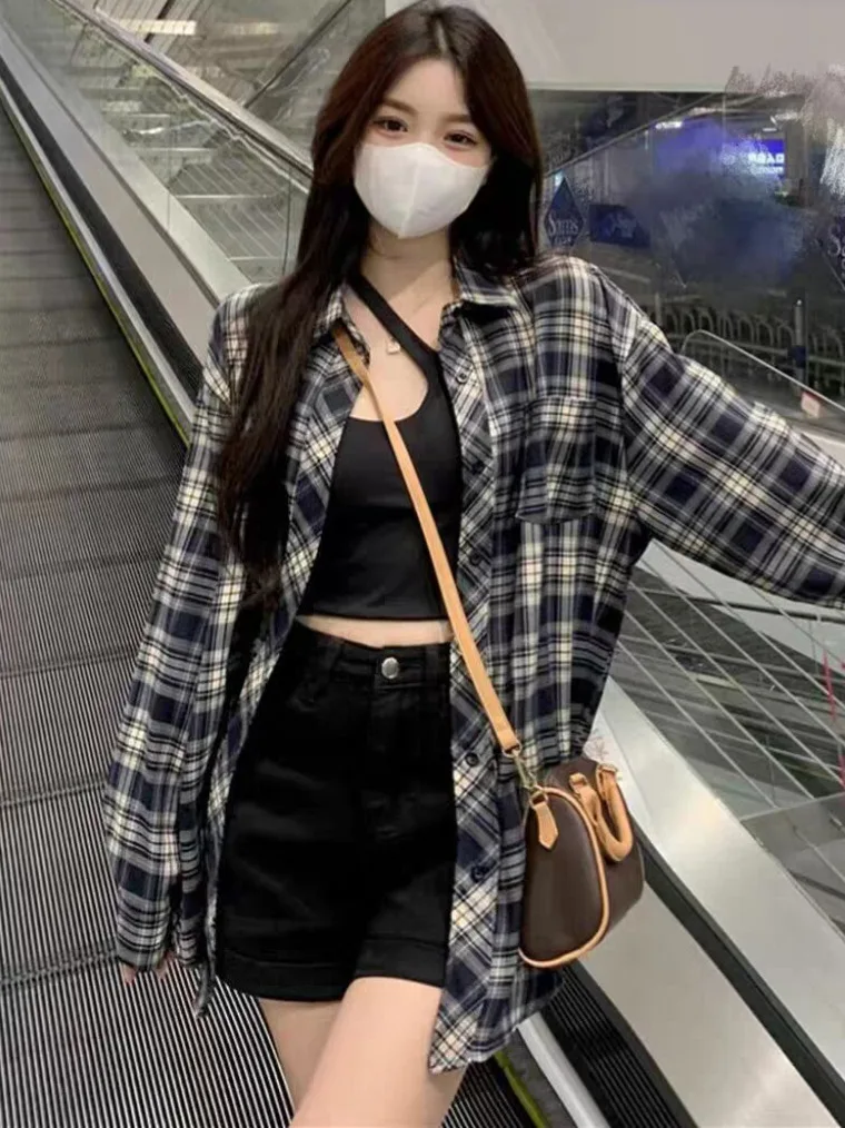 

Женская клетчатая рубашка оверсайз в винтажном стиле на пуговицах, повседневная свободная летняя тонкая рубашка, легкий топ с защитой от солнца.