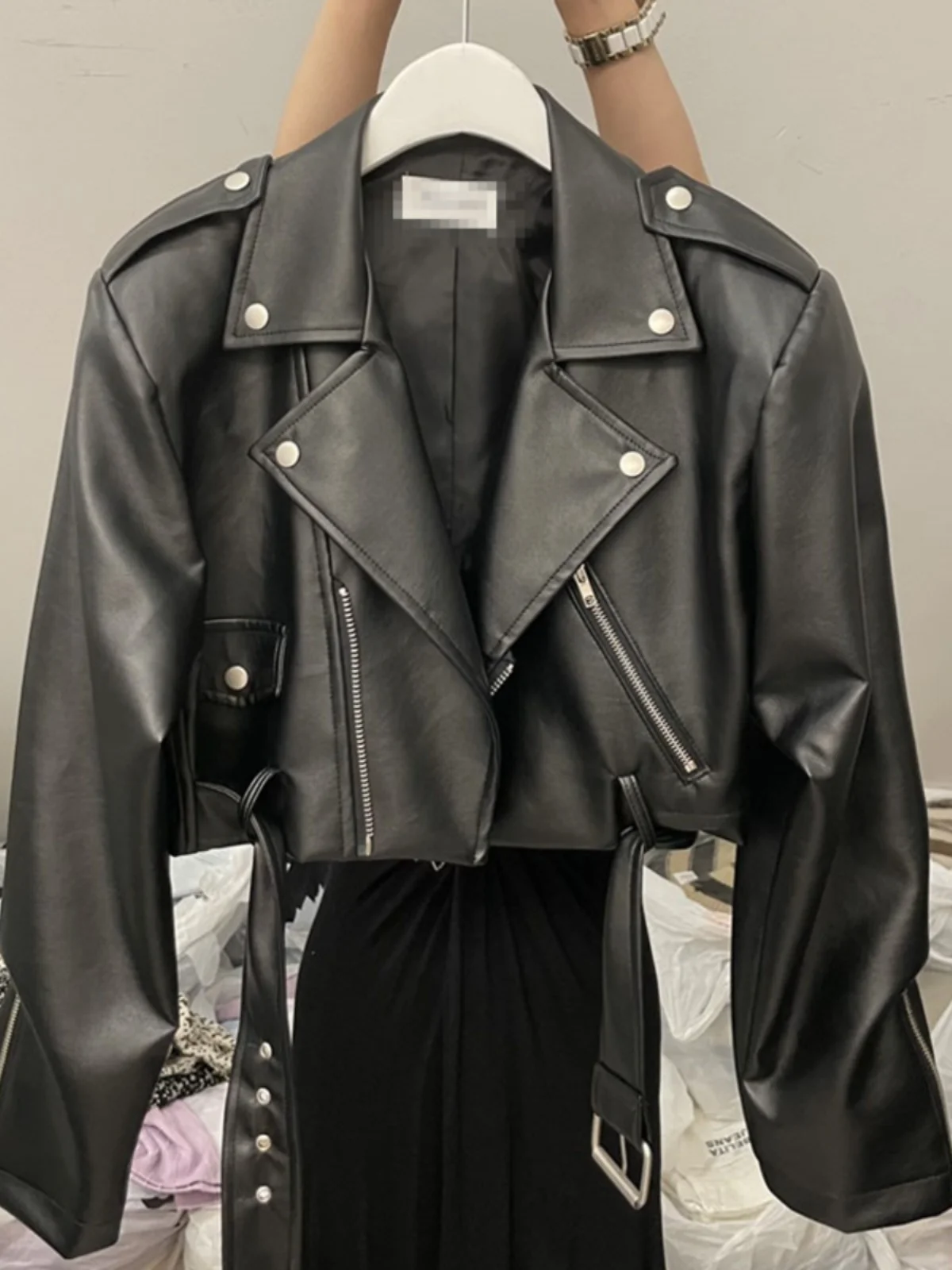 

Короткая женская куртка-косуха из искусственной кожи на молнии, модная, с воротником-стойкой, маленький размер, Dongda Gate, новинка осени 2025