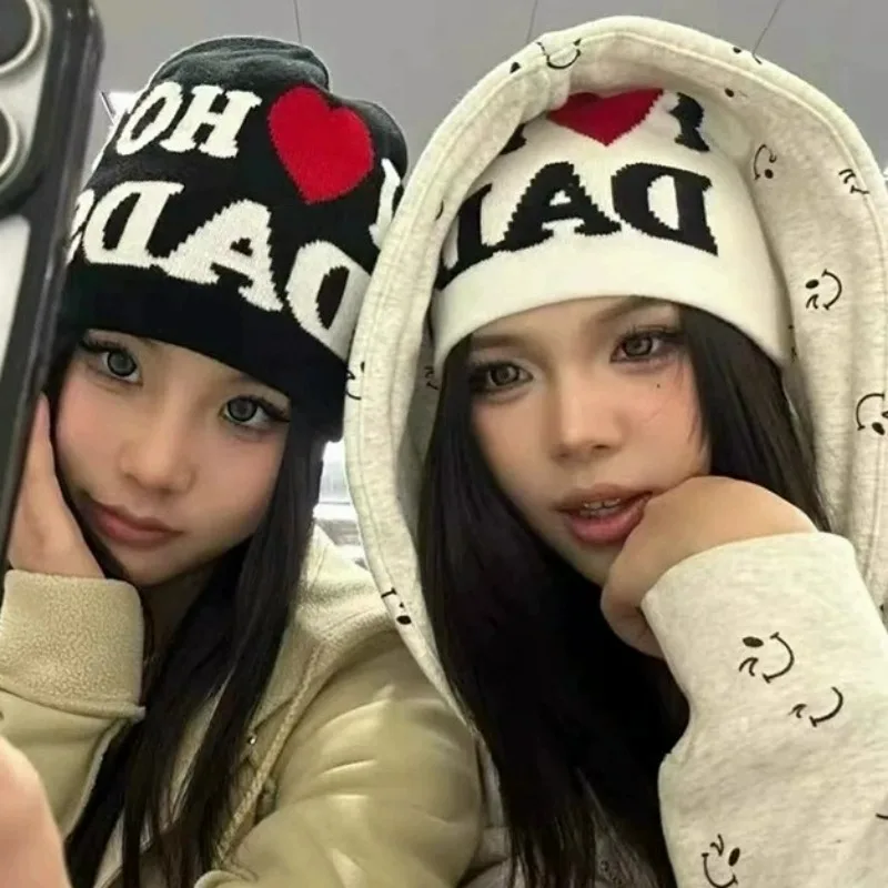 

New Fashion White Love Heart Street Knitted Hat Unisex Skullies Knitting Hats Winter Warm Beanie Hip Hop Street Caps Accessories