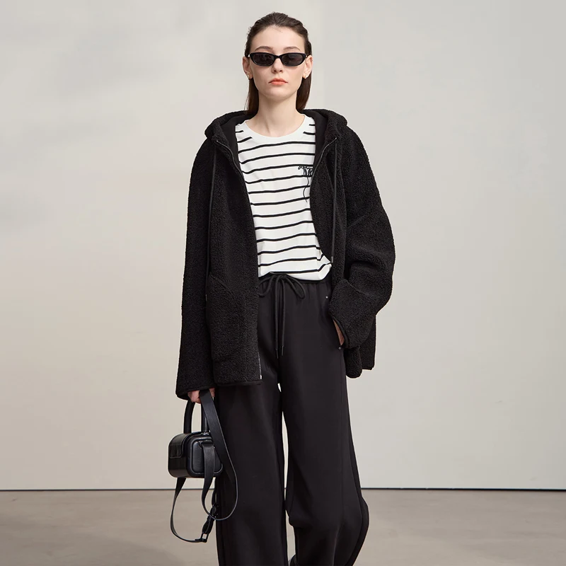 เสื้อยืดผู้หญิง AMII รุ่นใหม่ประจำฤดูใบไม้ร่วงปี 2025 เสื้อยืดถักลายทางลำลองสำหรับผู้หญิง คอทรงโอ แขนยาว เสื้อผ้าผู้หญิงอเนกประสงค์ รุ่น 12543104