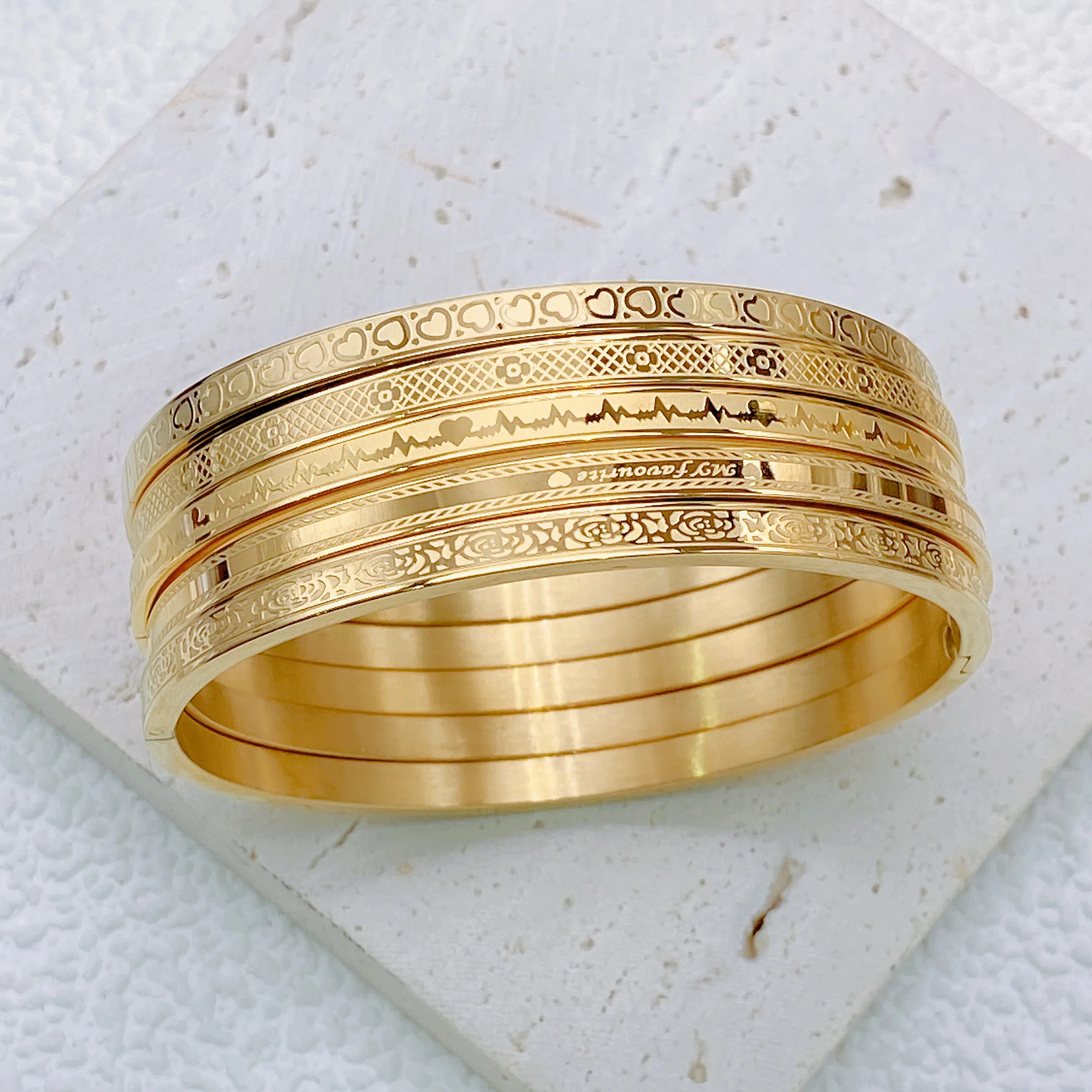 A Titanium steel  fashion women\'s bracelet