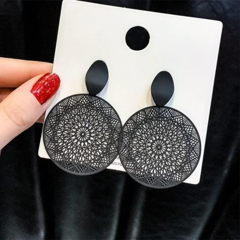 Delysia King 2021 Trendy Black Circle Ear Ring Women Geometric Freshness Beauty Designer Earrings