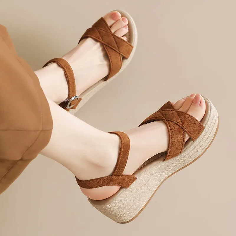 Sandales à talons épais en cuir pour femmes, nouveau style d'été, chaussures romaines, parfaites pour assortir aux jupes, à enfiler, décontractées, avec lanières à la cheville
