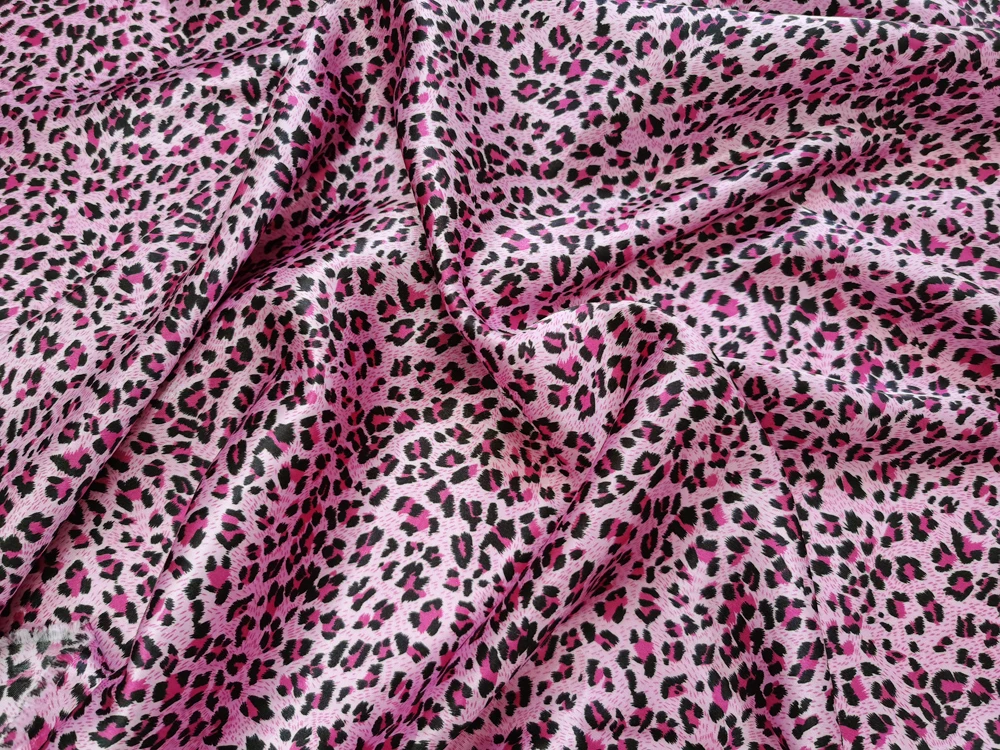 1 Meter x 1,48 Meter Afrika-Leopardenmuster Satinstoff für Schals, Kleider, Pyjamas und Futter – Detail 18
